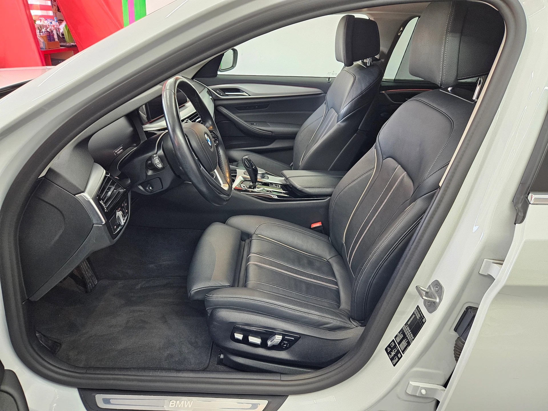 BMW 520d xDrive 48V Touring Steptronic-image-10