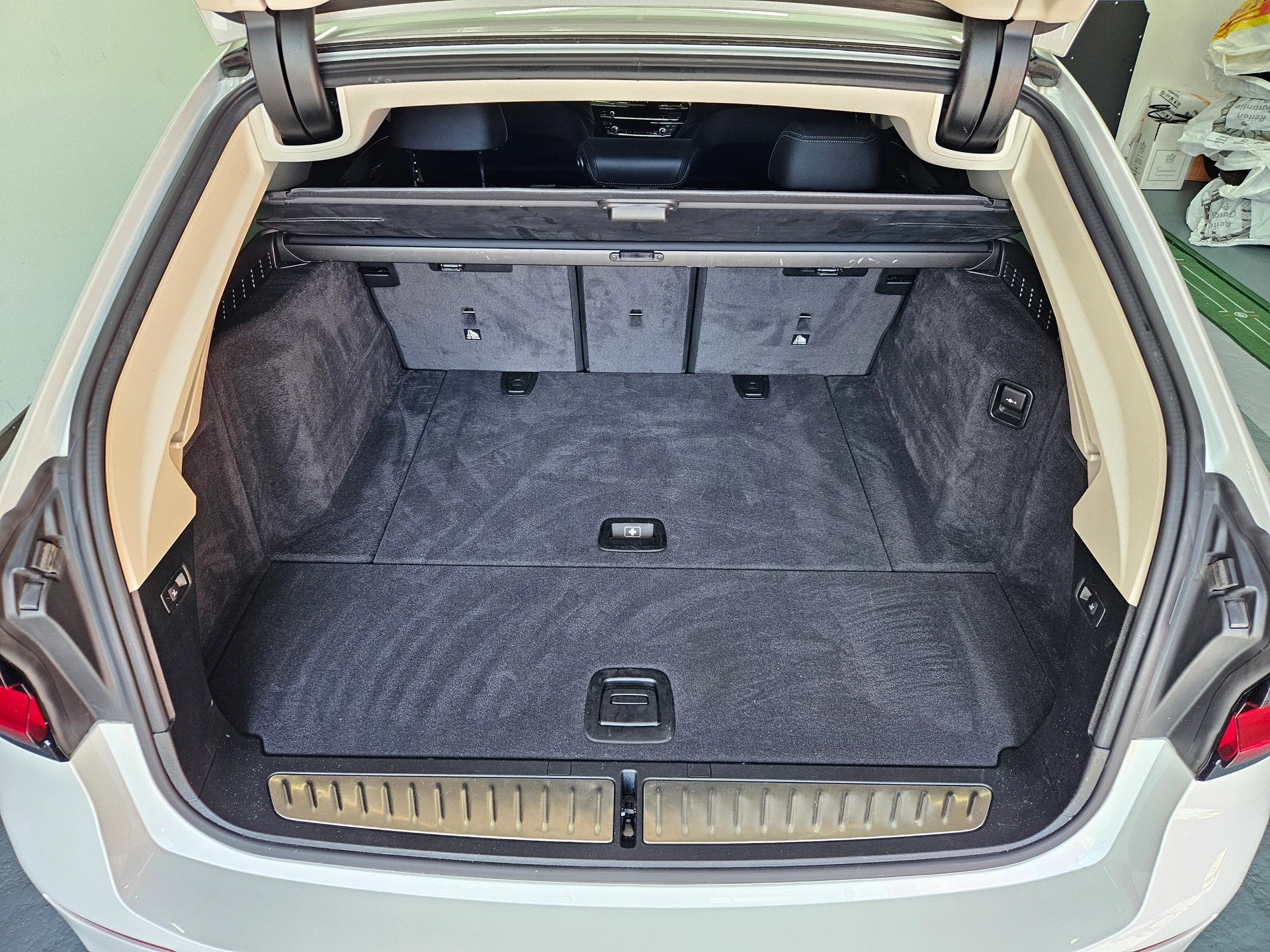 BMW 520d xDrive 48V Touring Steptronic-image-14