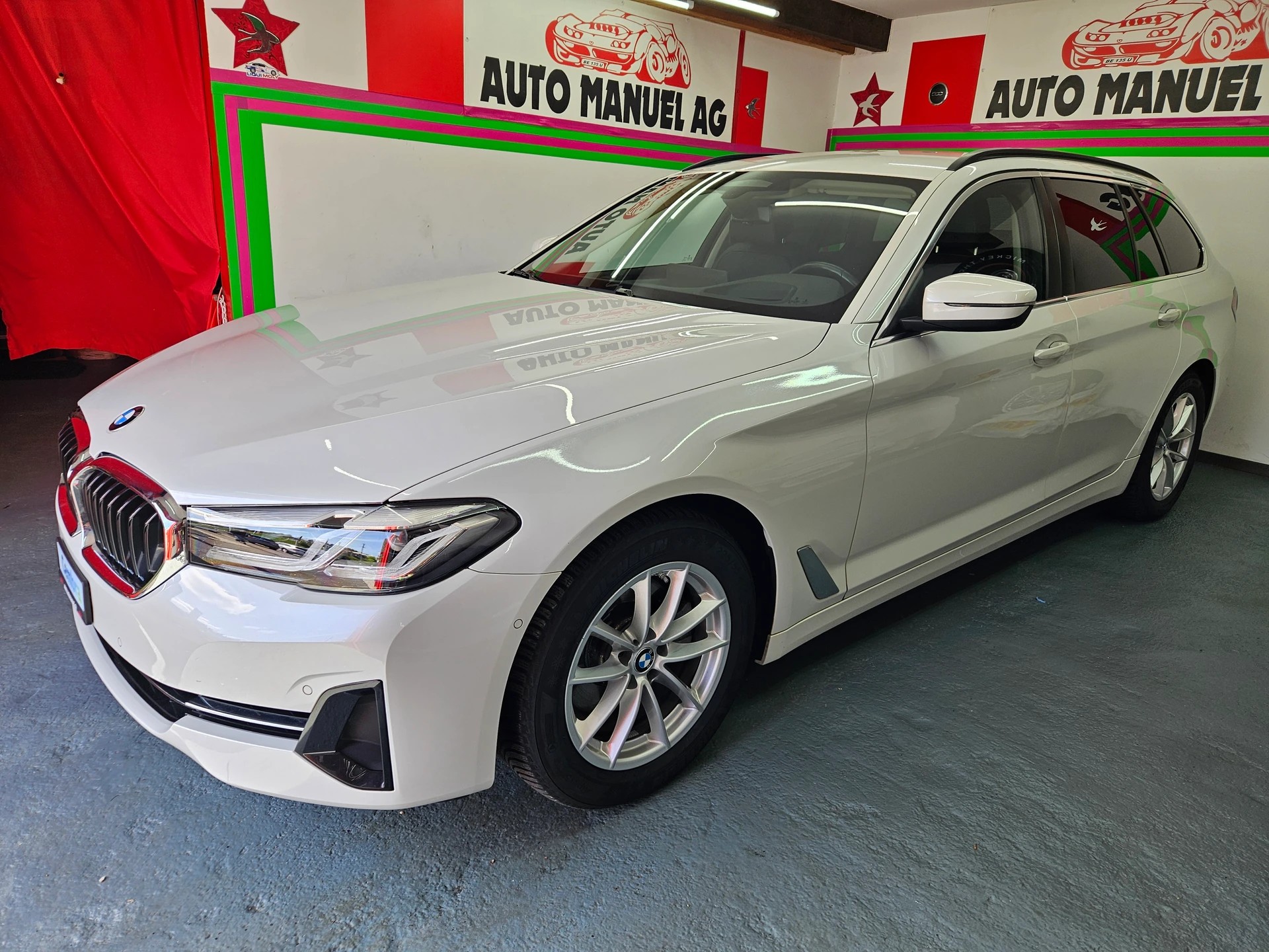 BMW 520d xDrive 48V Touring Steptronic-image-1