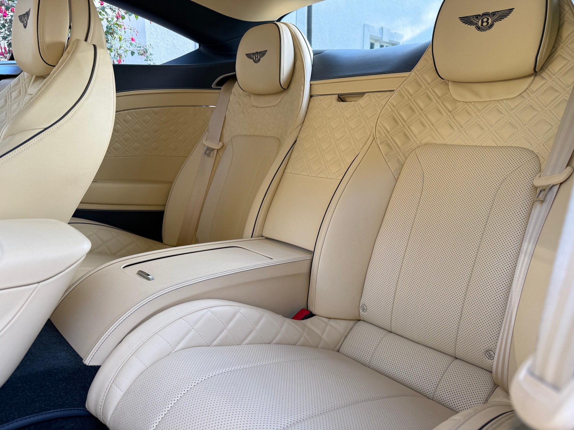 BENTLEY Continental GT 6.0 W12 / CH-Fahrzeug / Portofinoblau-image-17