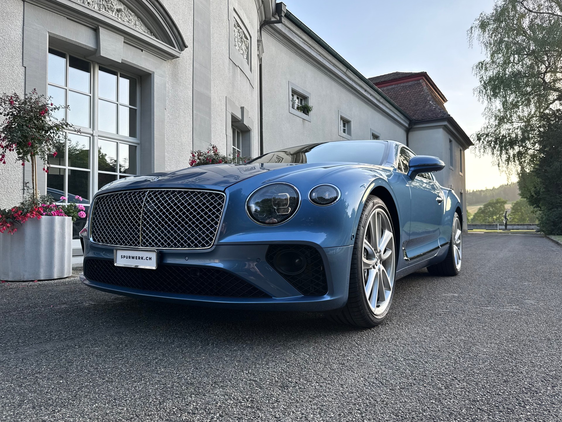 BENTLEY Continental GT 6.0 W12 / CH-Fahrzeug / Portofinoblau-image-2