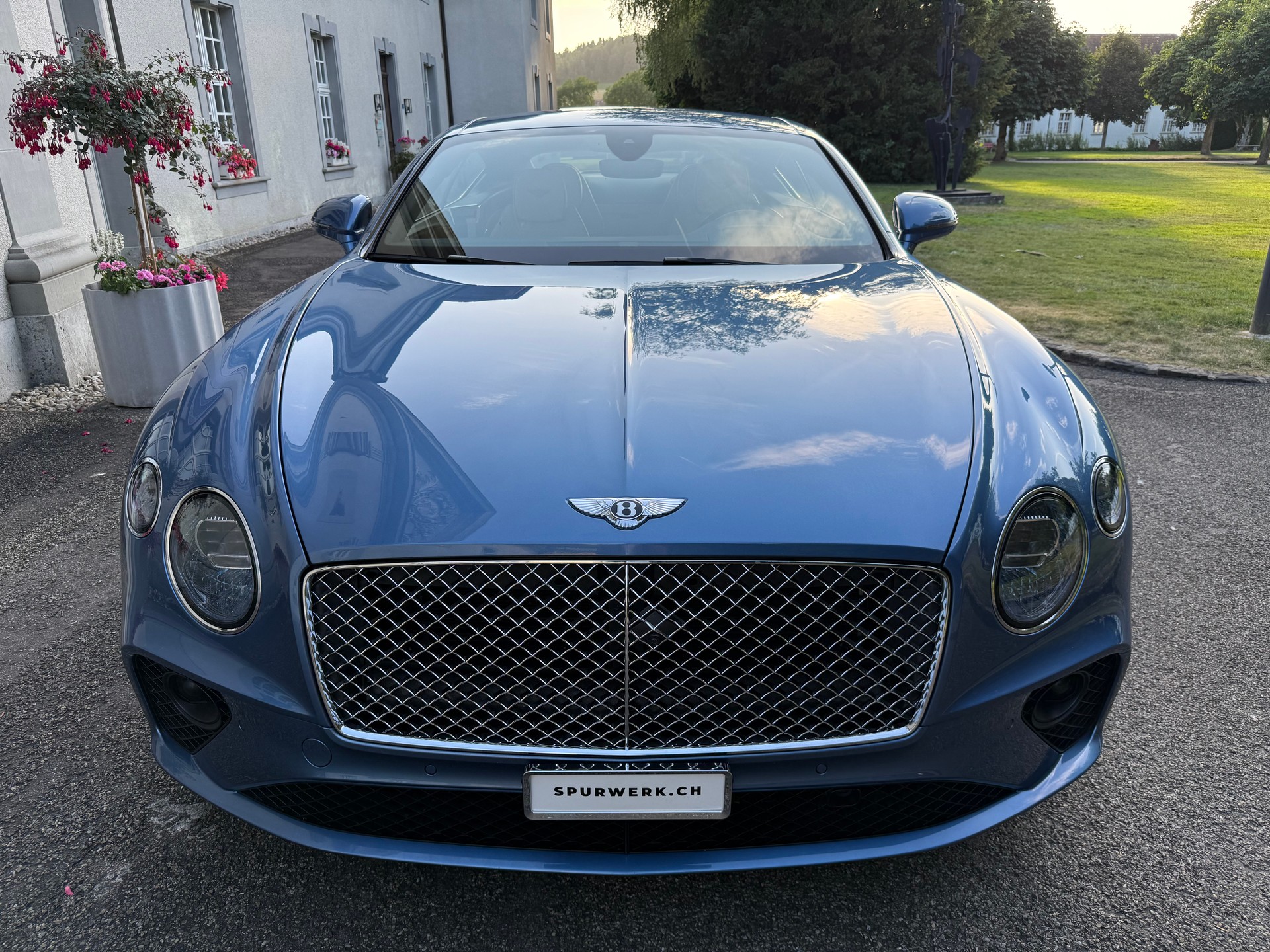 BENTLEY Continental GT 6.0 W12 / CH-Fahrzeug / Portofinoblau-image-5