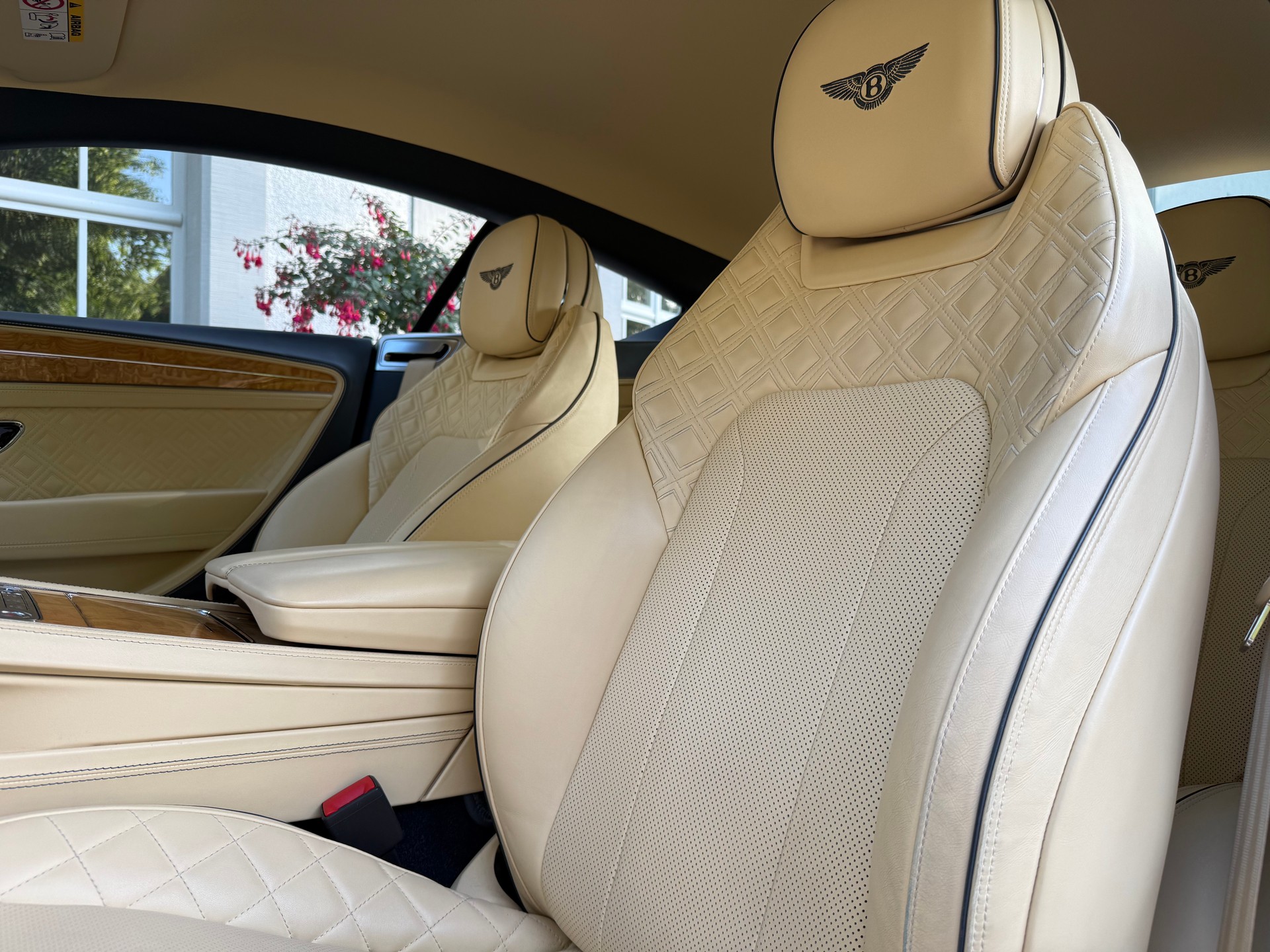 BENTLEY Continental GT 6.0 W12 / CH-Fahrzeug / Portofinoblau-image-16
