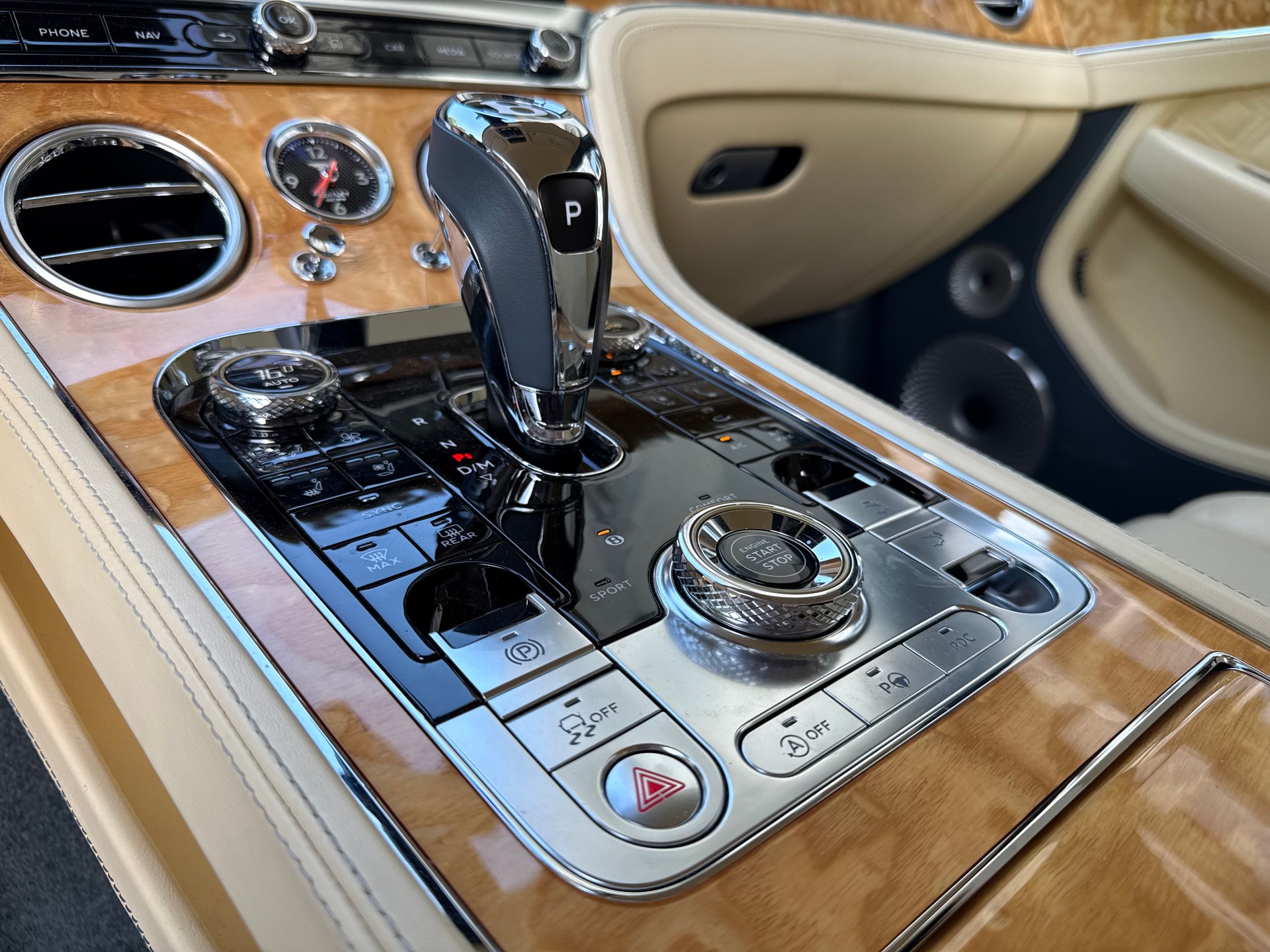 BENTLEY Continental GT 6.0 W12 / CH-Fahrzeug / Portofinoblau-image-12
