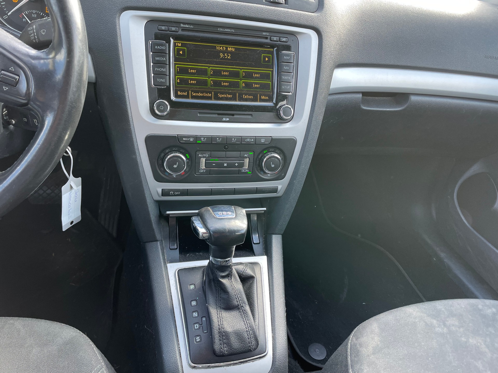 SKODA Octavia Combi 2.0 TDI Elegance DSG-image-6