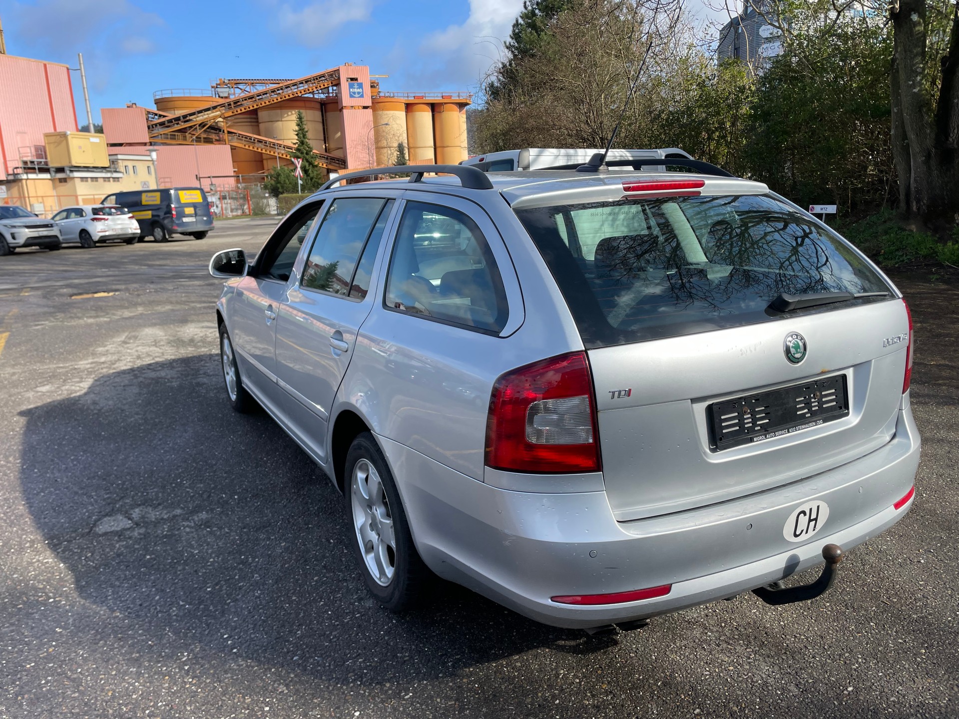 SKODA Octavia Combi 2.0 TDI Elegance DSG-image-5