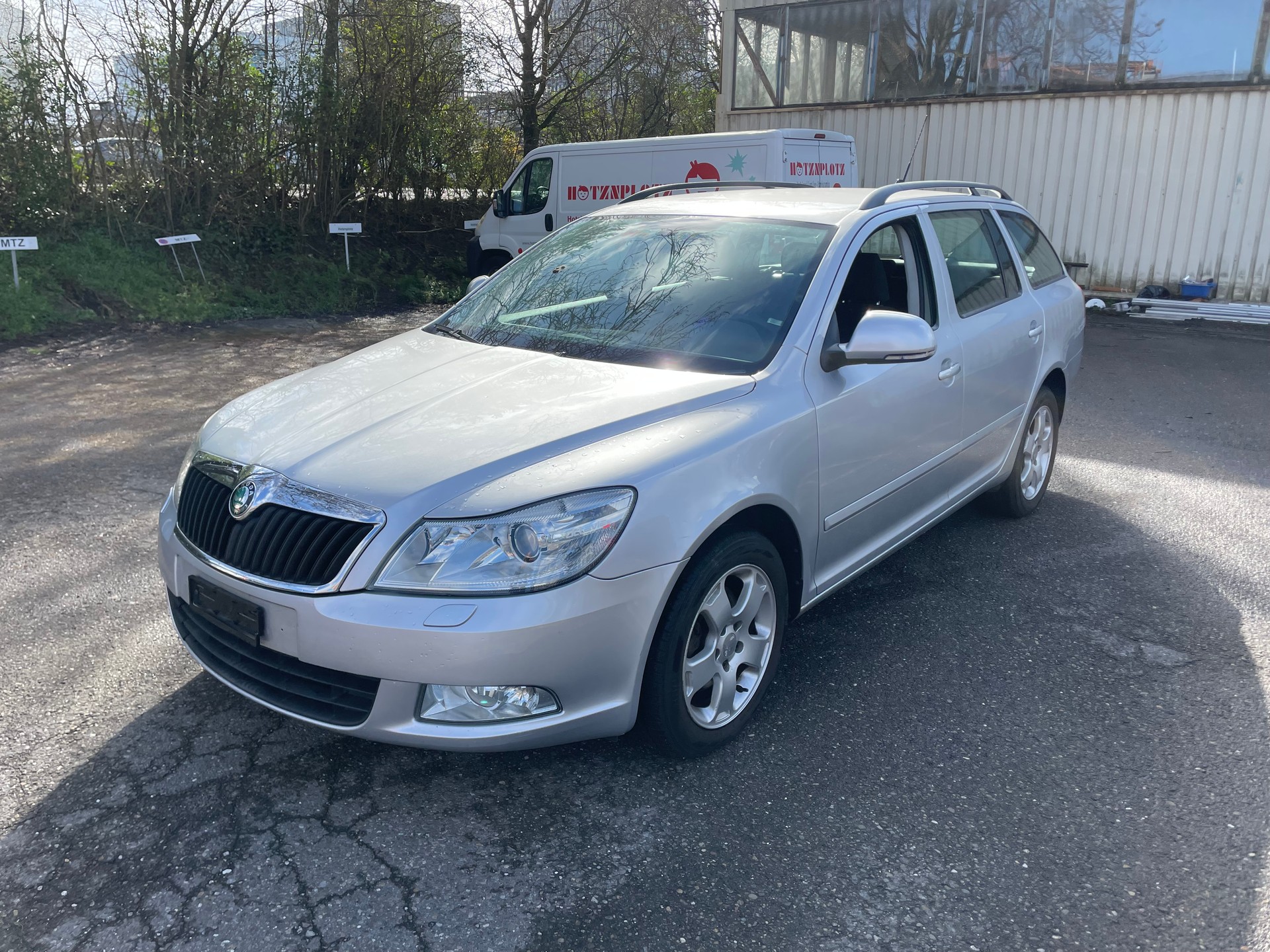SKODA Octavia Combi 2.0 TDI Elegance DSG-image-2