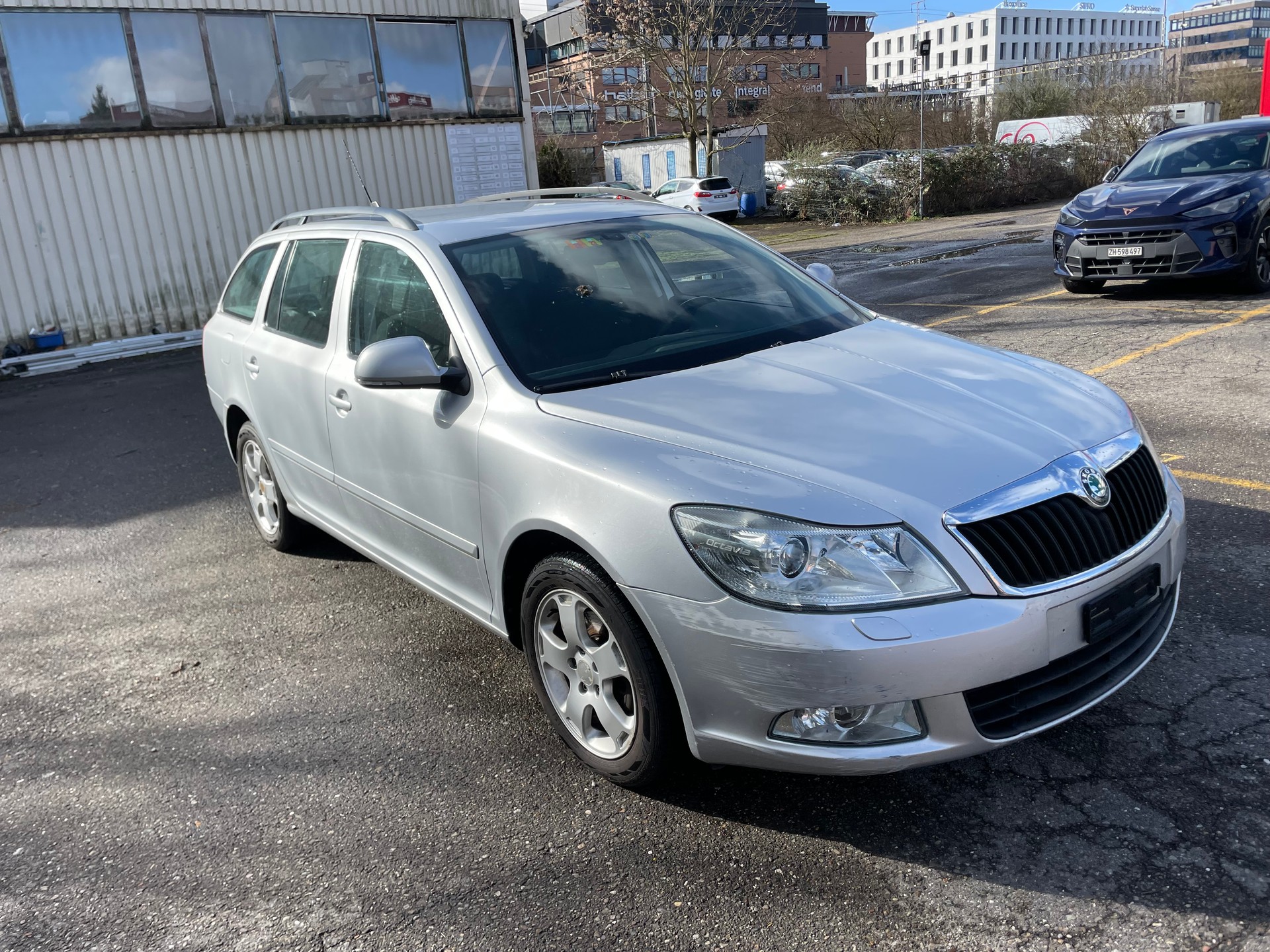 SKODA Octavia Combi 2.0 TDI Elegance DSG-image-0