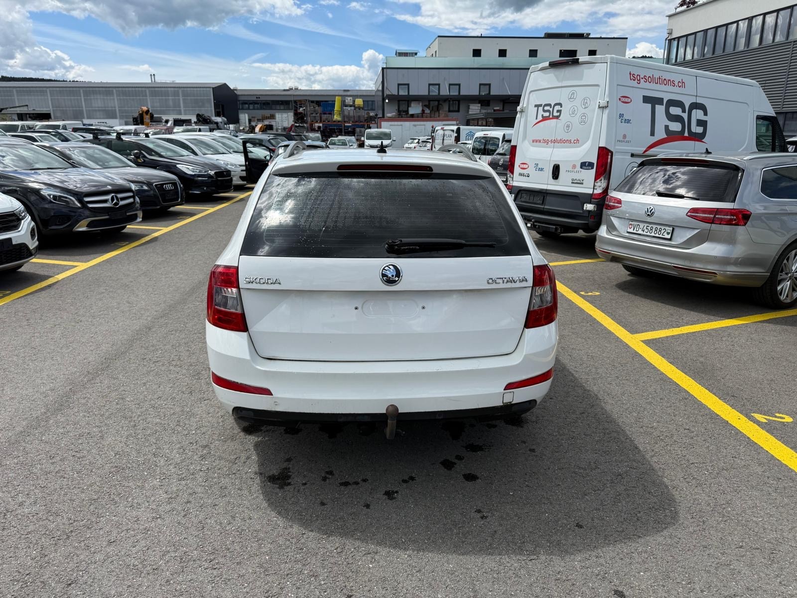 SKODA Octavia Combi 1.6 TDI Active DSG-image-4
