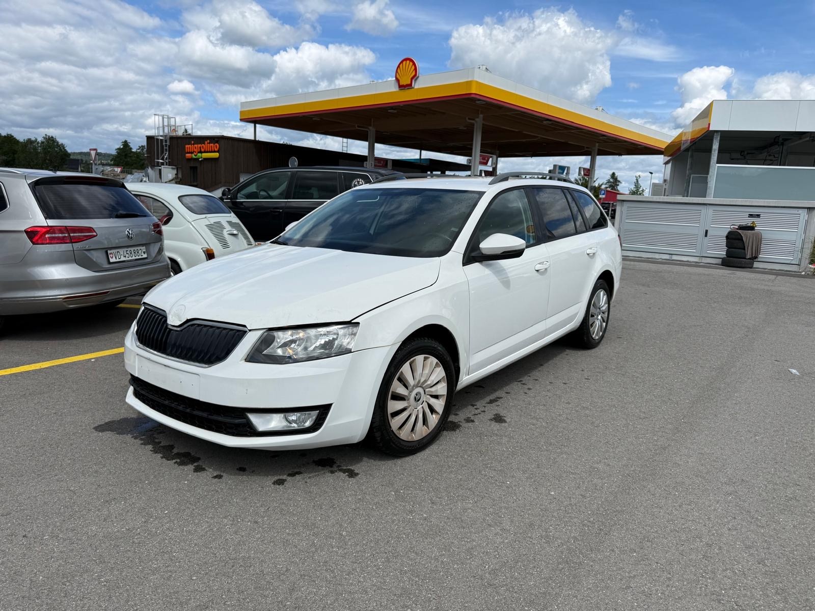 SKODA Octavia Combi 1.6 TDI Active DSG-image-2
