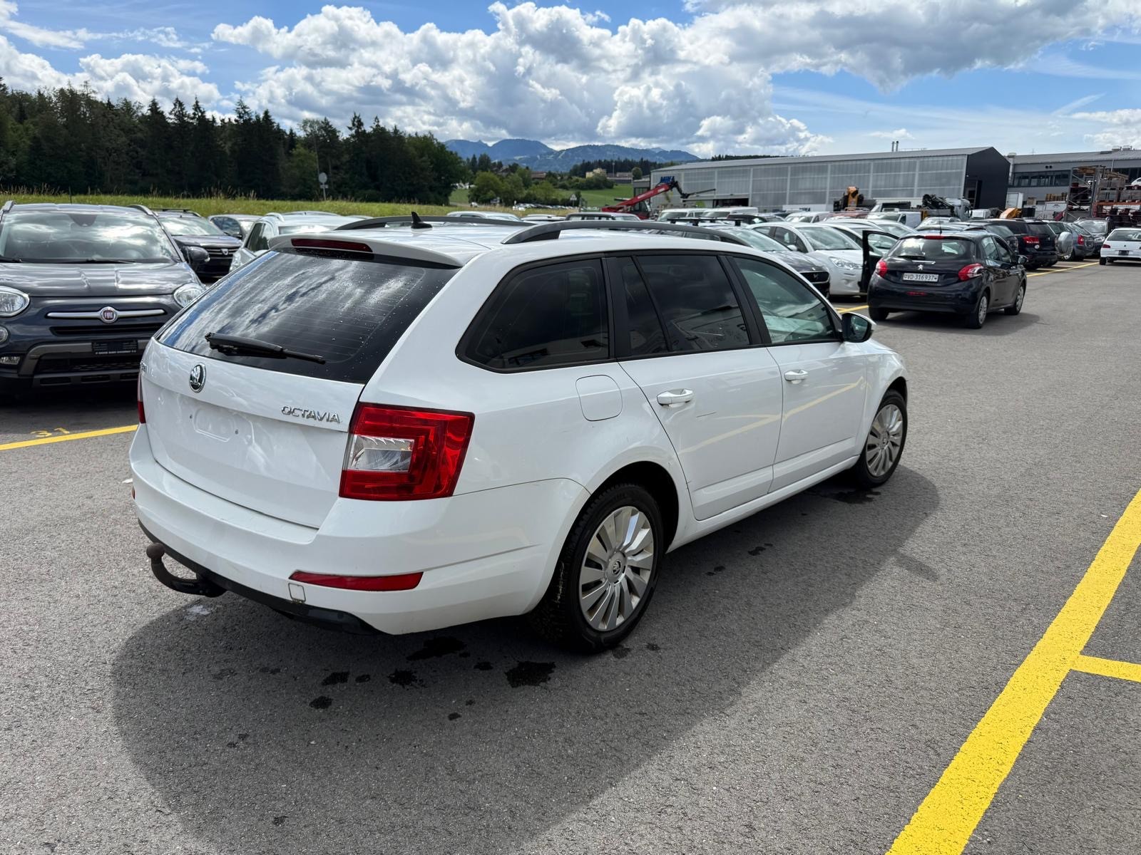 SKODA Octavia Combi 1.6 TDI Active DSG-image-5