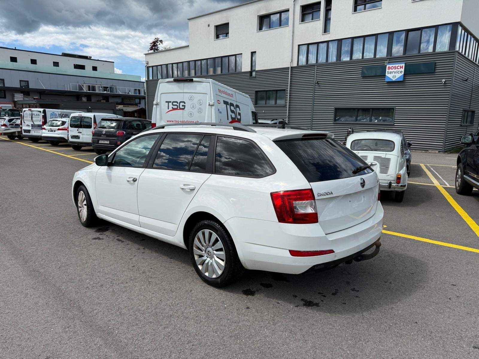 SKODA Octavia Combi 1.6 TDI Active DSG-image-3