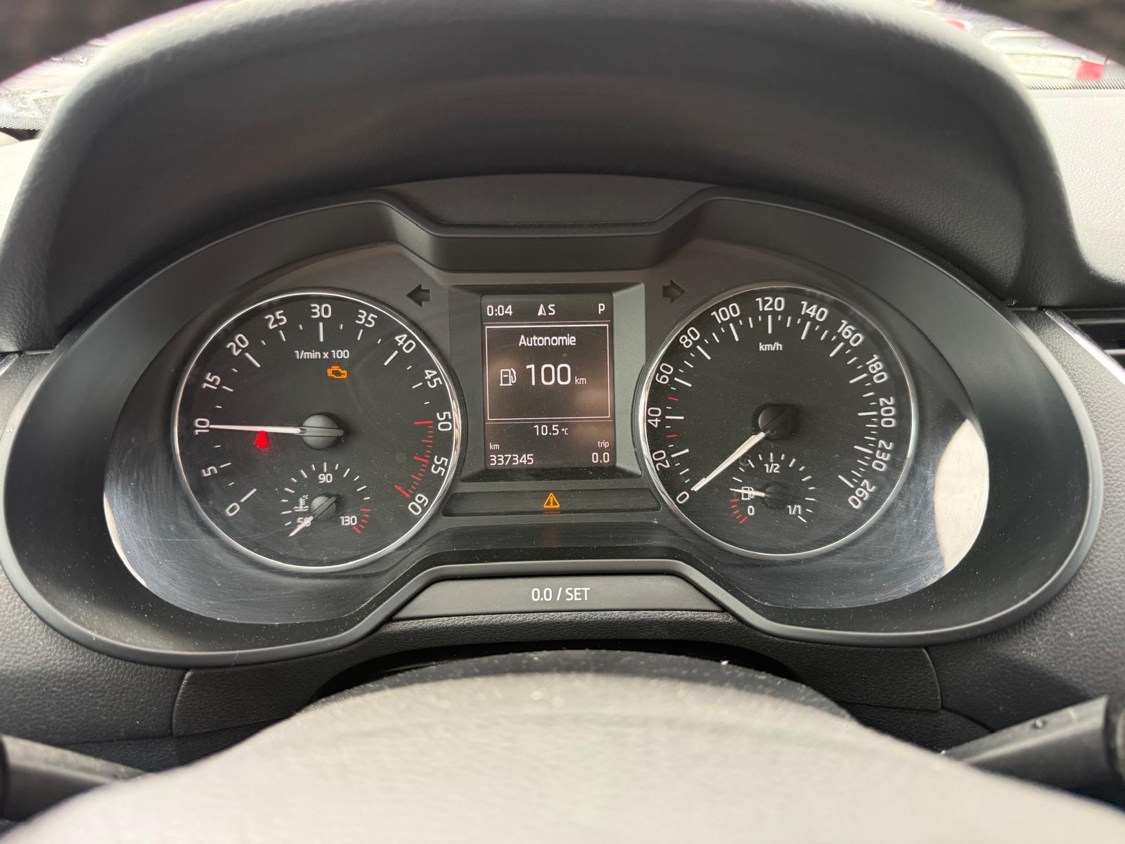SKODA Octavia Combi 1.6 TDI Active DSG-image-8