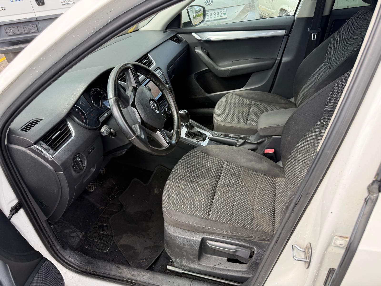 SKODA Octavia Combi 1.6 TDI Active DSG-image-7