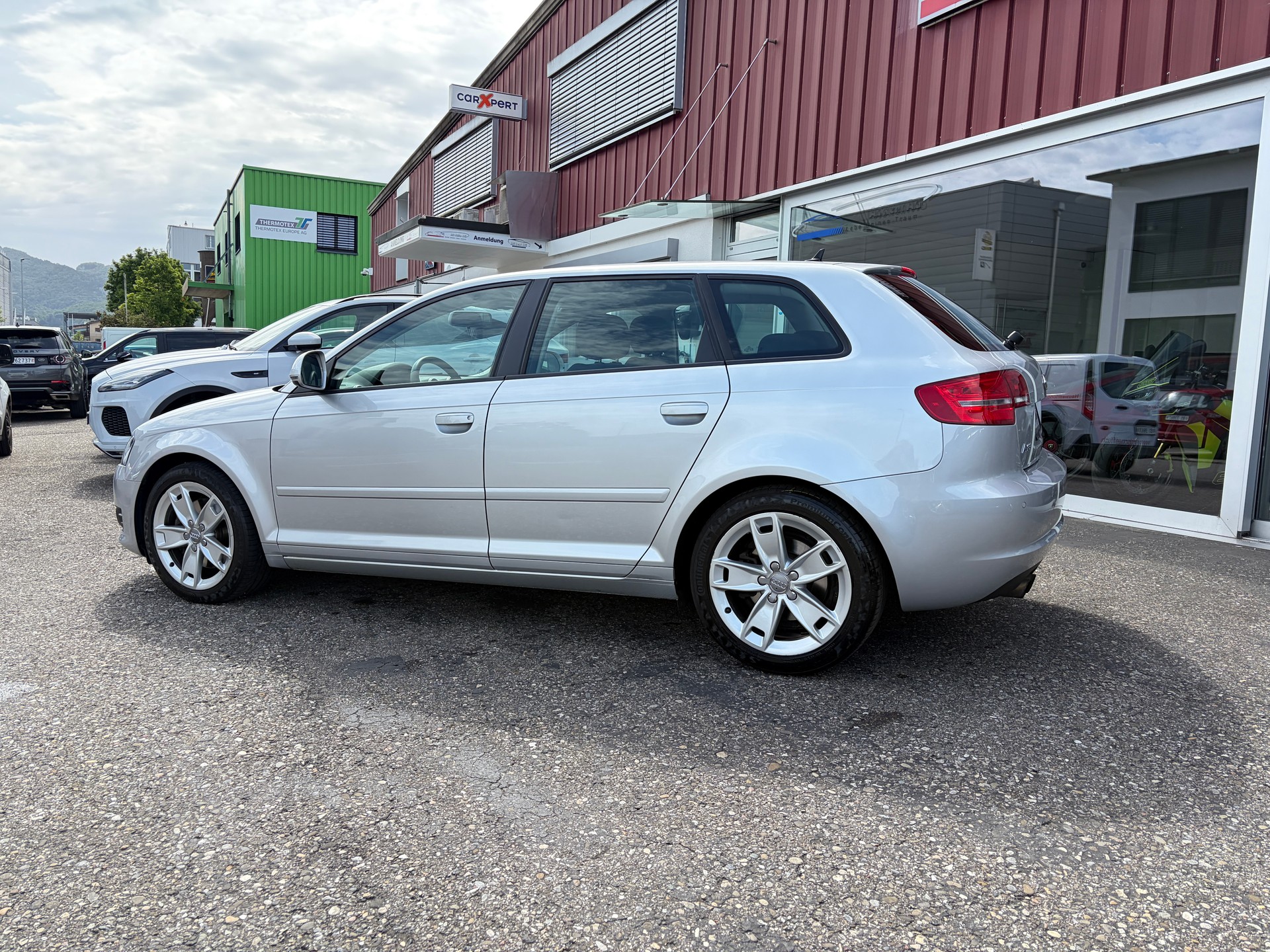 AUDI A3 Sportback 2.0 TFSI Ambition quattro S-tronic-image-4