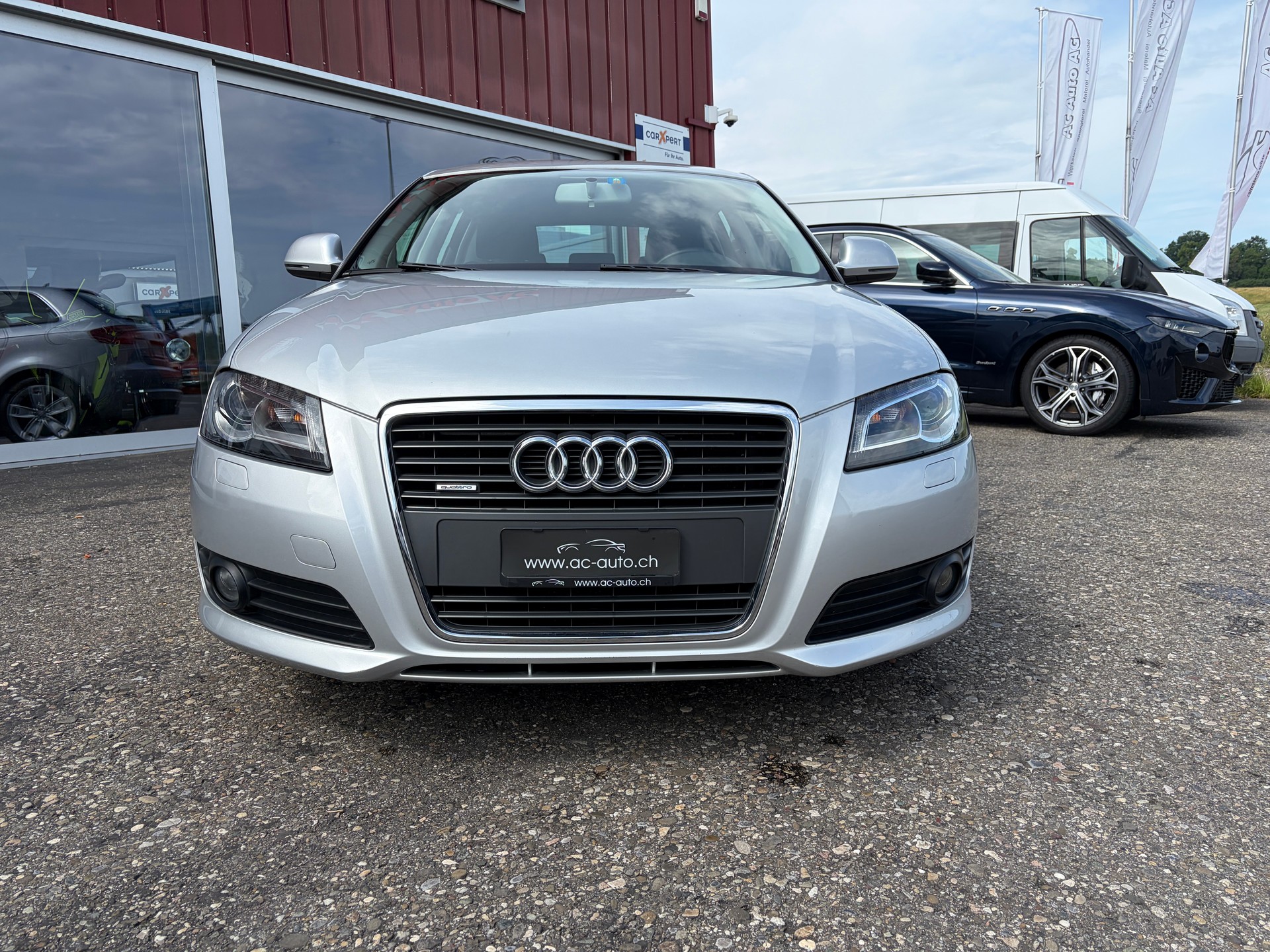 AUDI A3 Sportback 2.0 TFSI Ambition quattro S-tronic-image-2