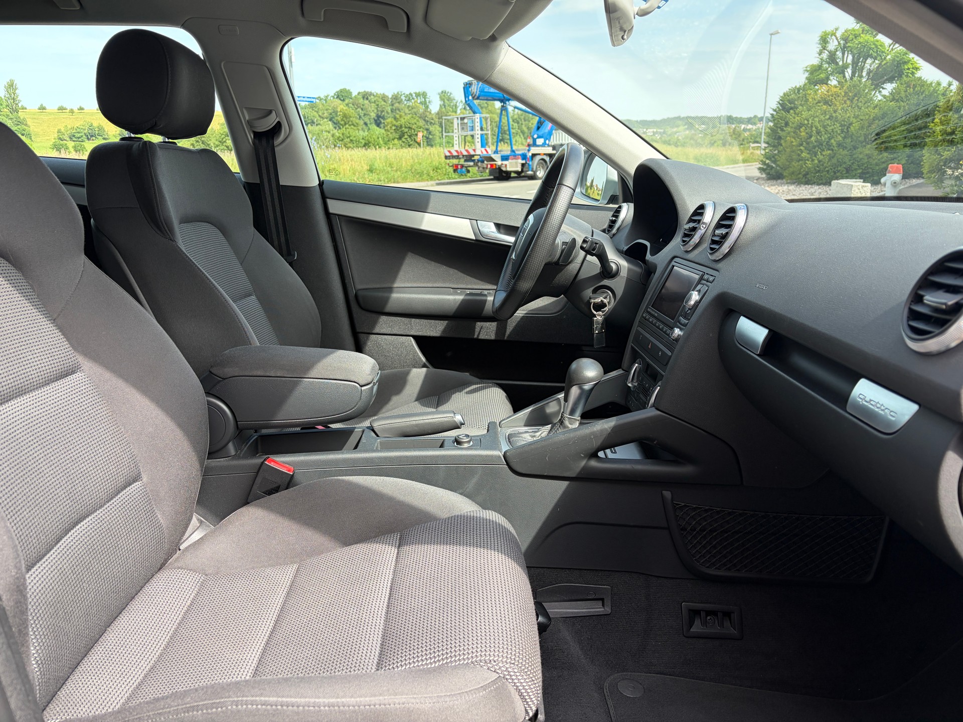 AUDI A3 Sportback 2.0 TFSI Ambition quattro S-tronic-image-17