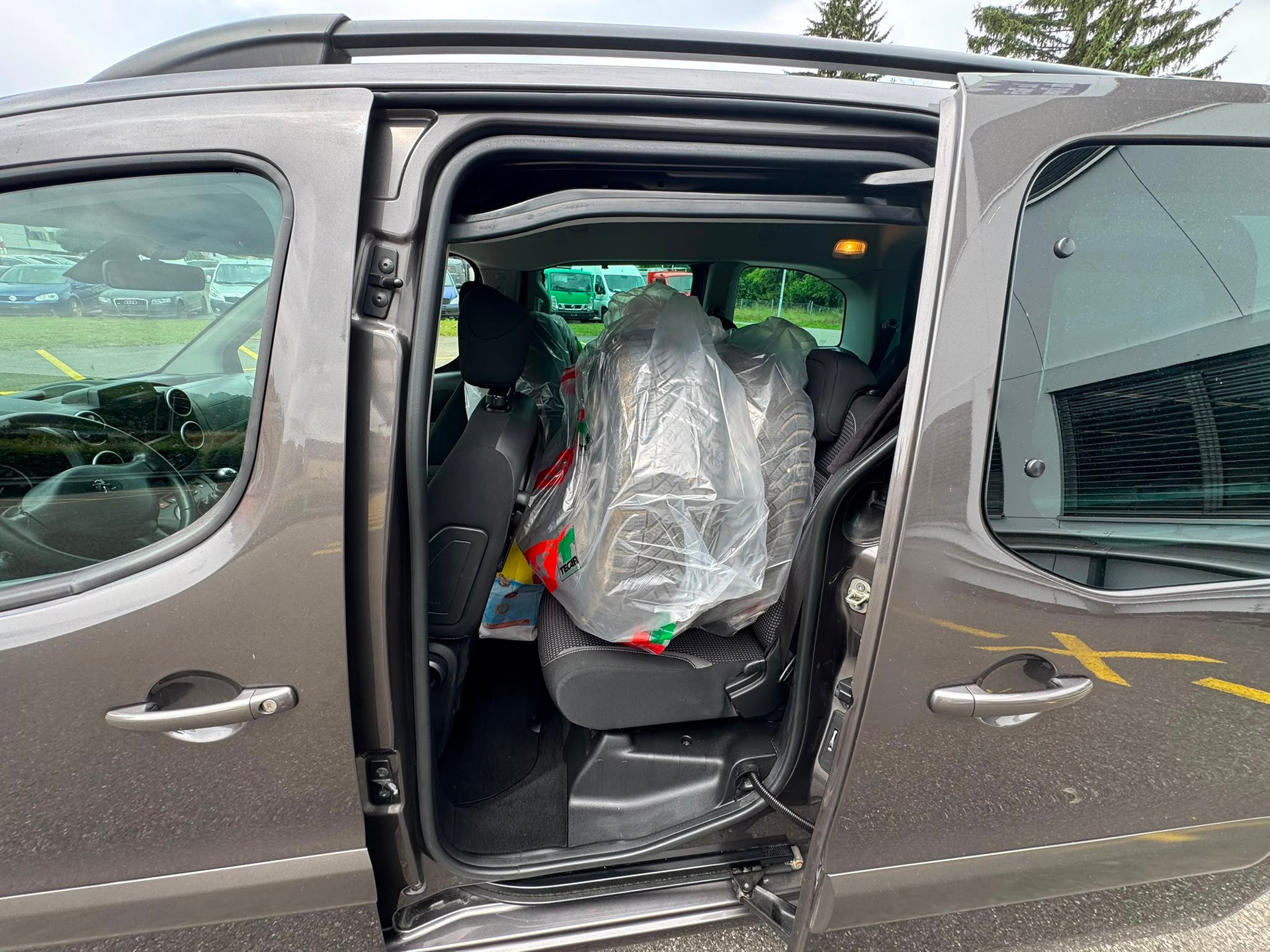 PEUGEOT Partner 1.6 BlueHDi Allure 7-Sitze-image-9