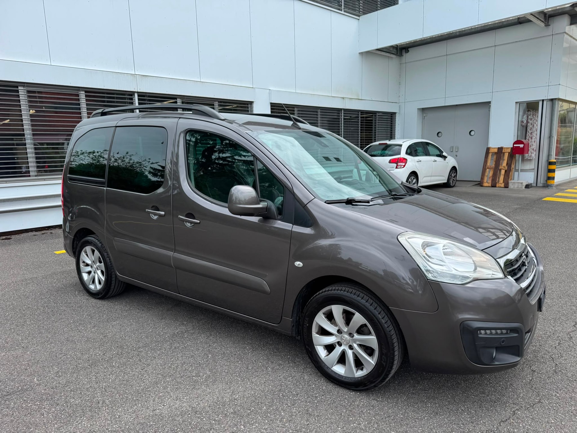 PEUGEOT Partner 1.6 BlueHDi Allure 7-Sitze-image-1