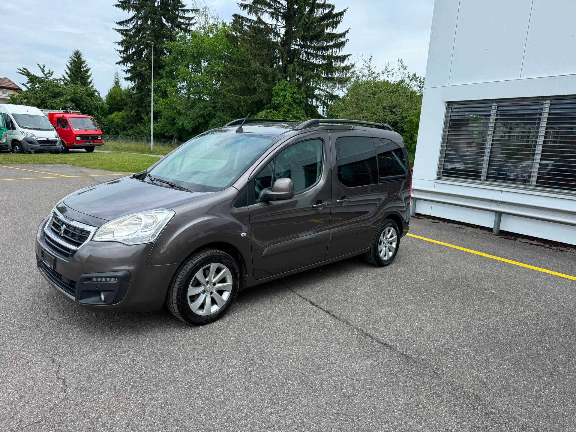 PEUGEOT Partner 1.6 BlueHDi Allure 7-Sitze-image-0