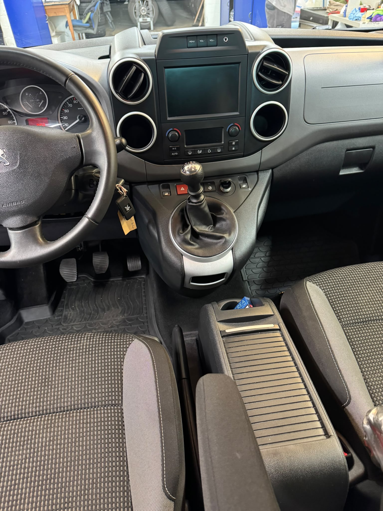 PEUGEOT Partner 1.6 BlueHDi Allure 7-Sitze-image-4