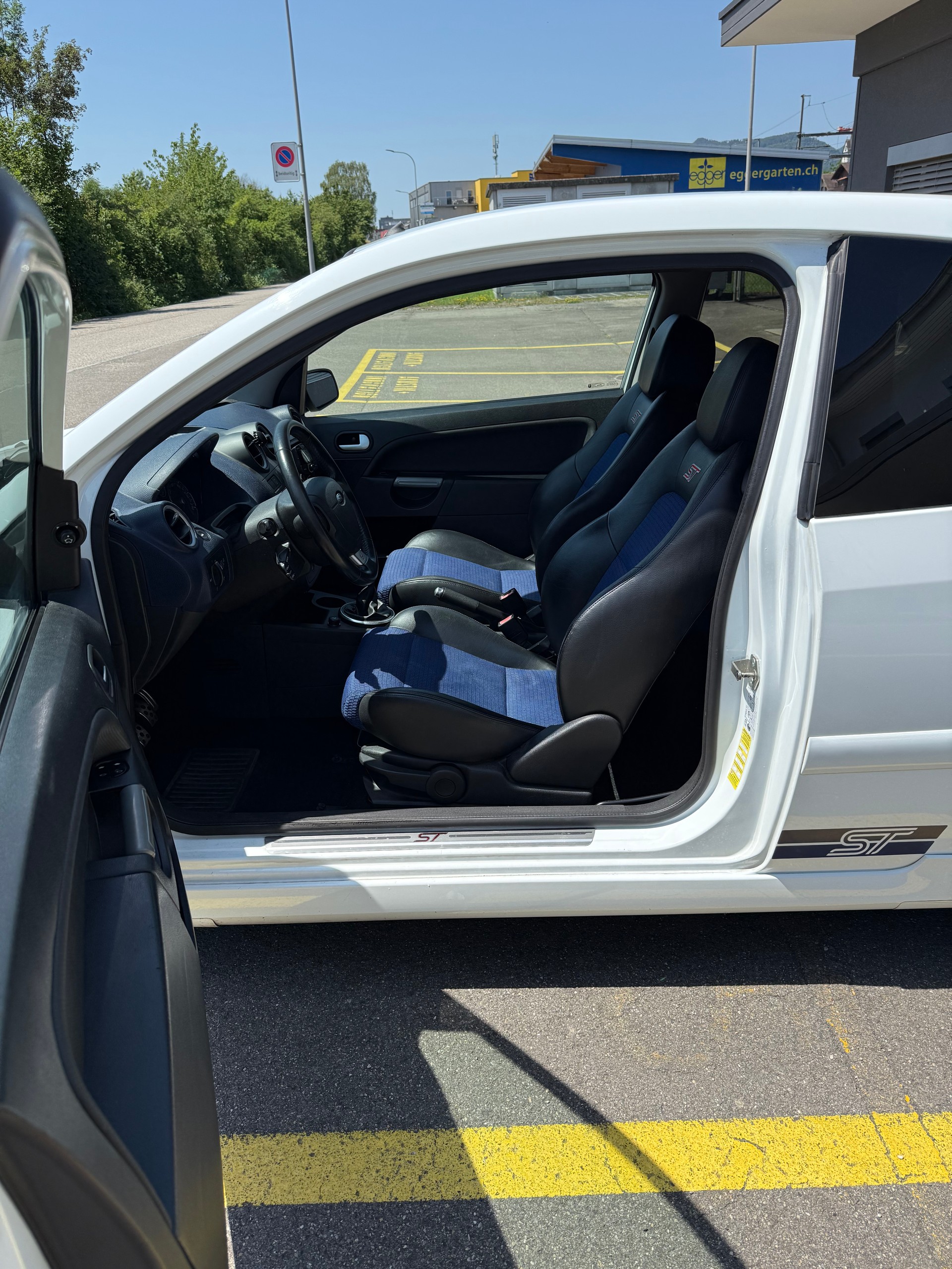 FORD Fiesta 2.0 16V ST Special Edition-image-9