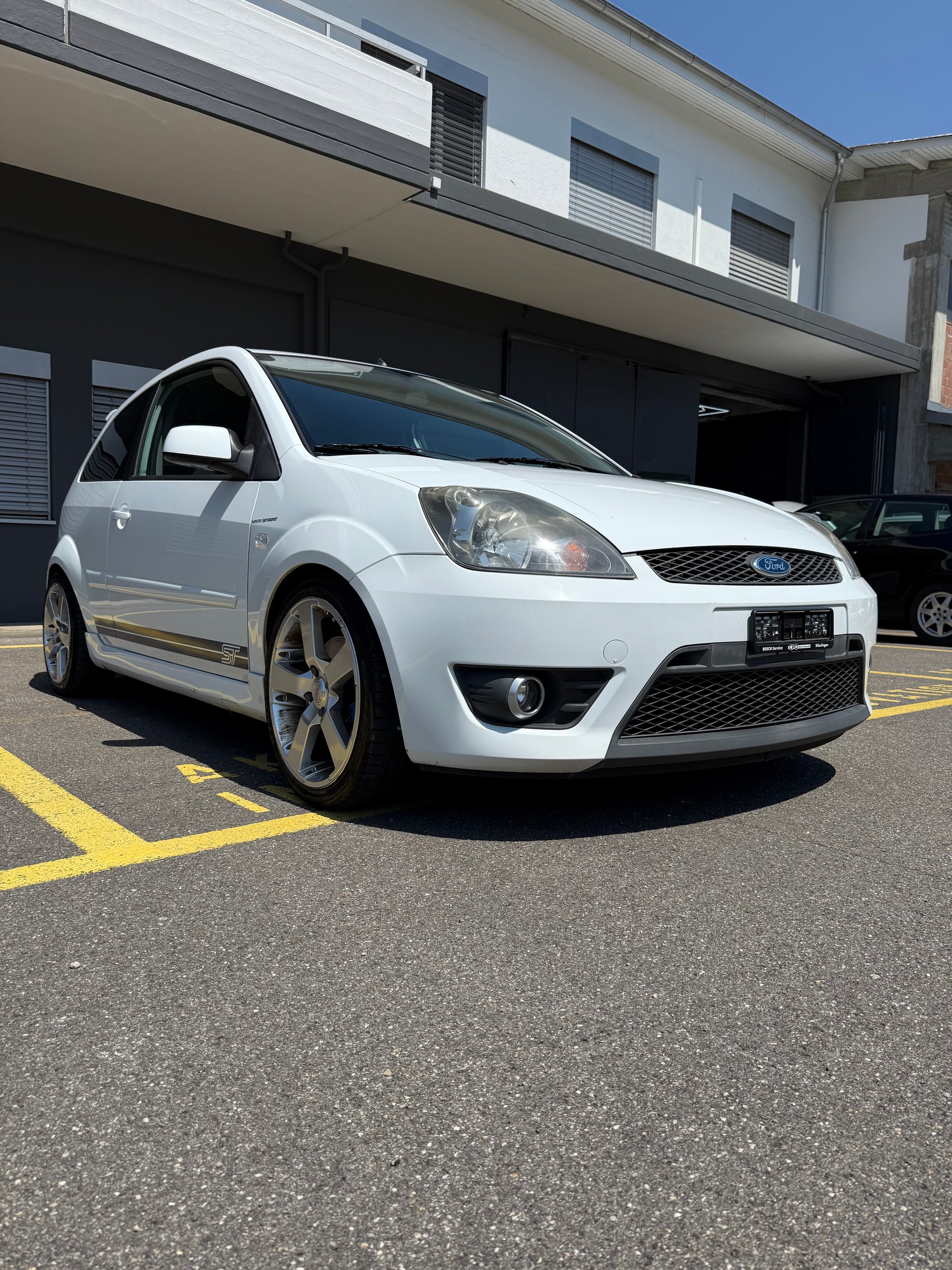 FORD Fiesta 2.0 16V ST Special Edition-image-2