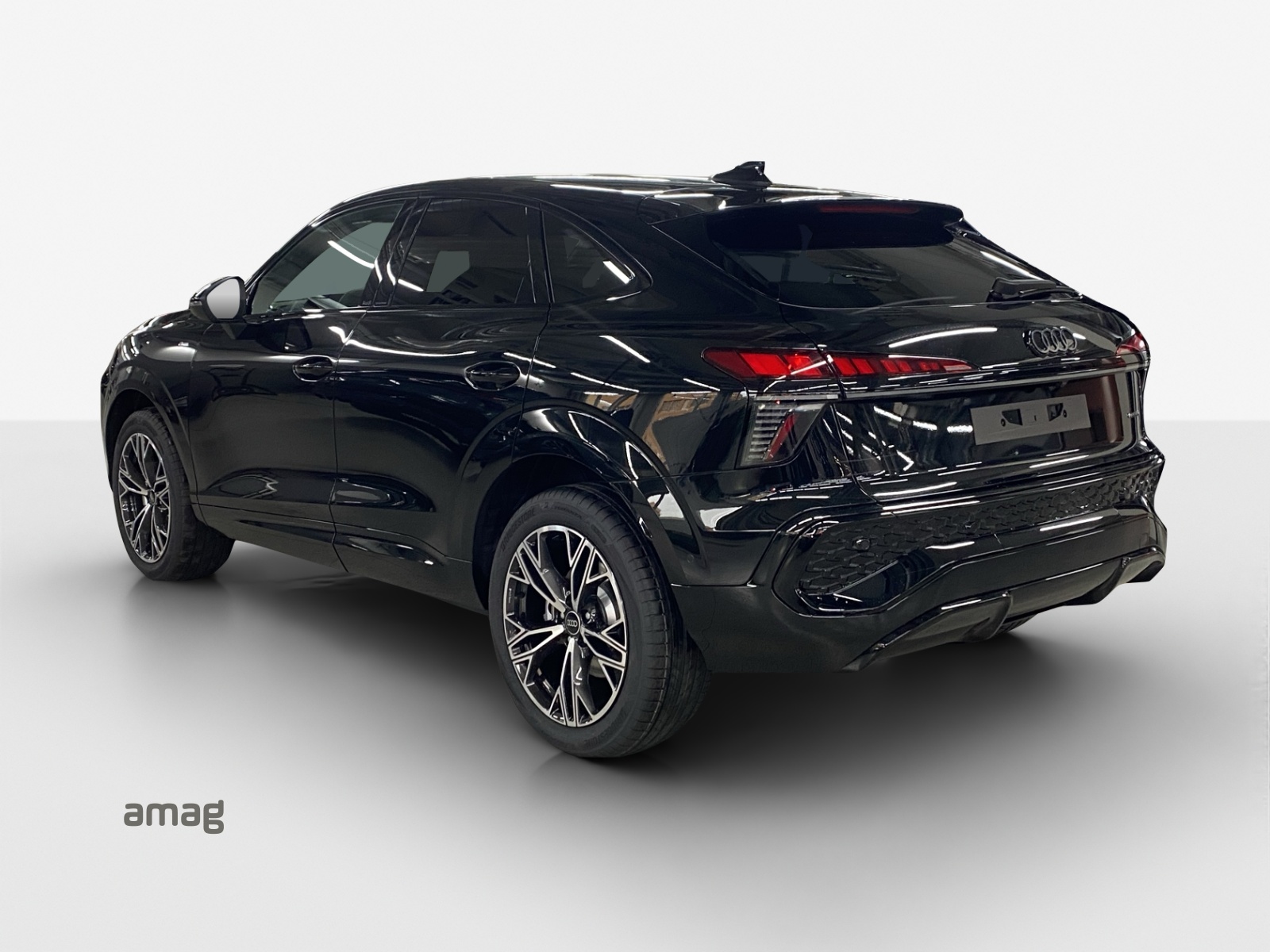 AUDI Q3 Sportback TFSI quattro 195 kW S tronic-image-2