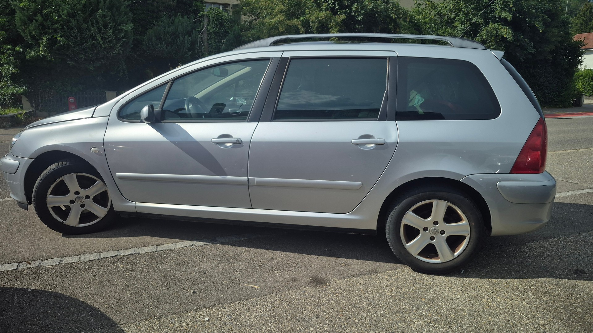 PEUGEOT 307 2.0 16V XS-image-5