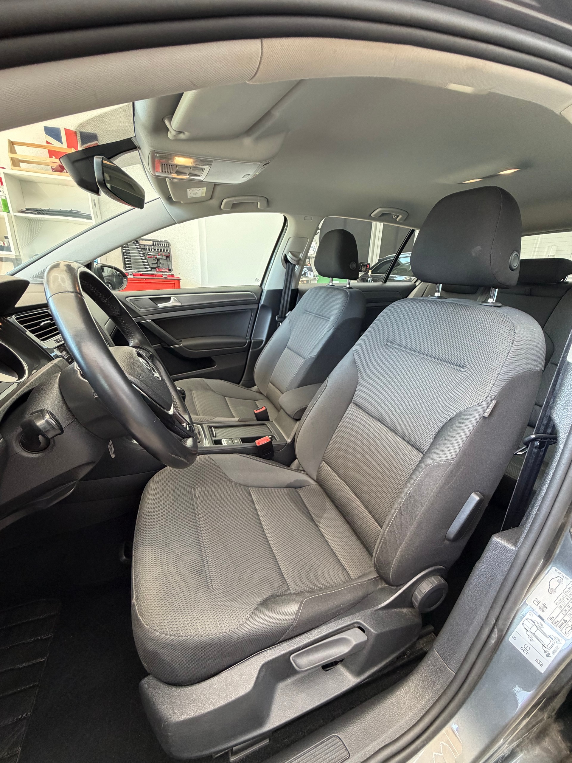 VW Golf 2.0 TDI Highline 4Motion-image-8