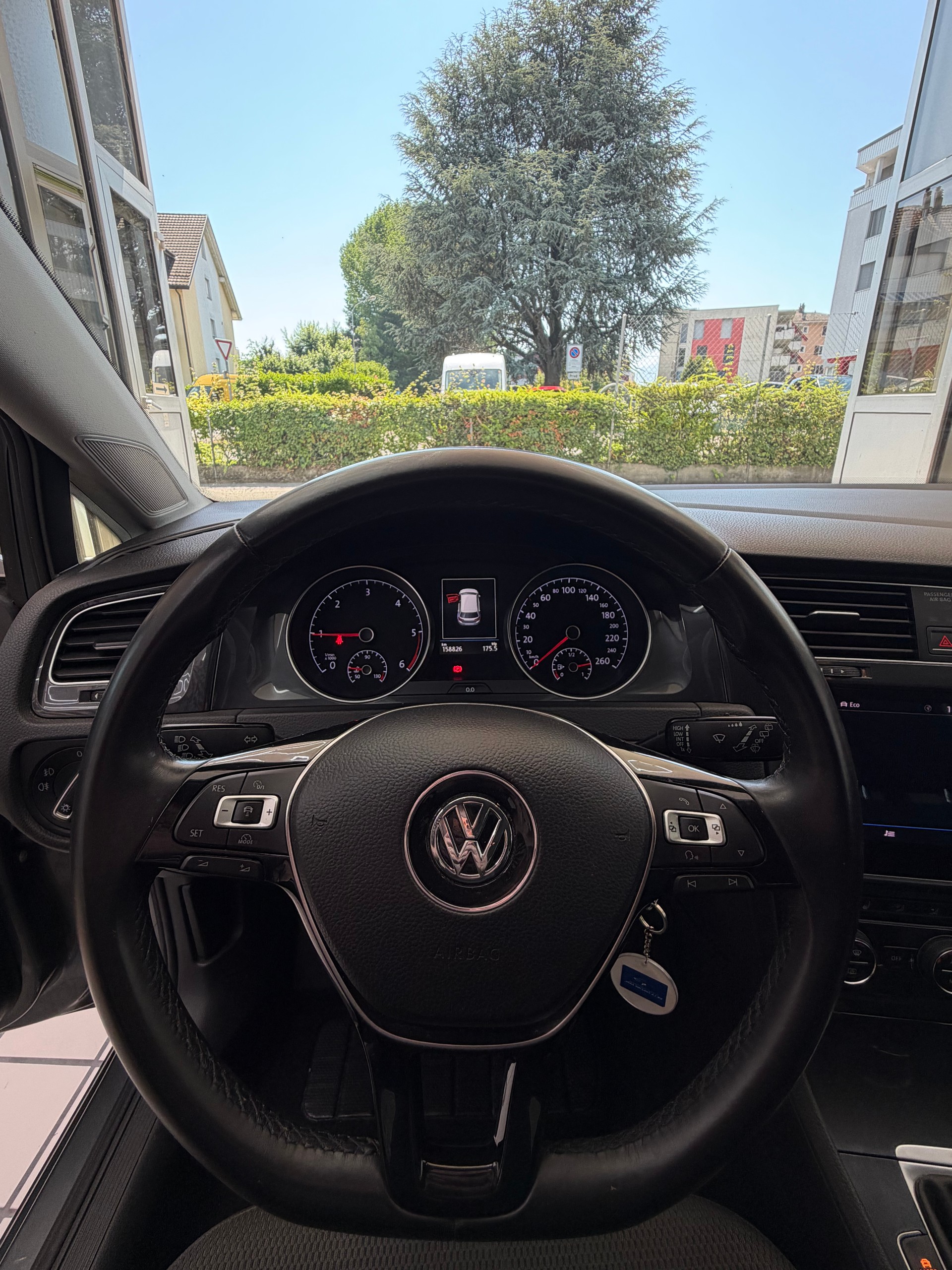 VW Golf 2.0 TDI Highline 4Motion-image-10