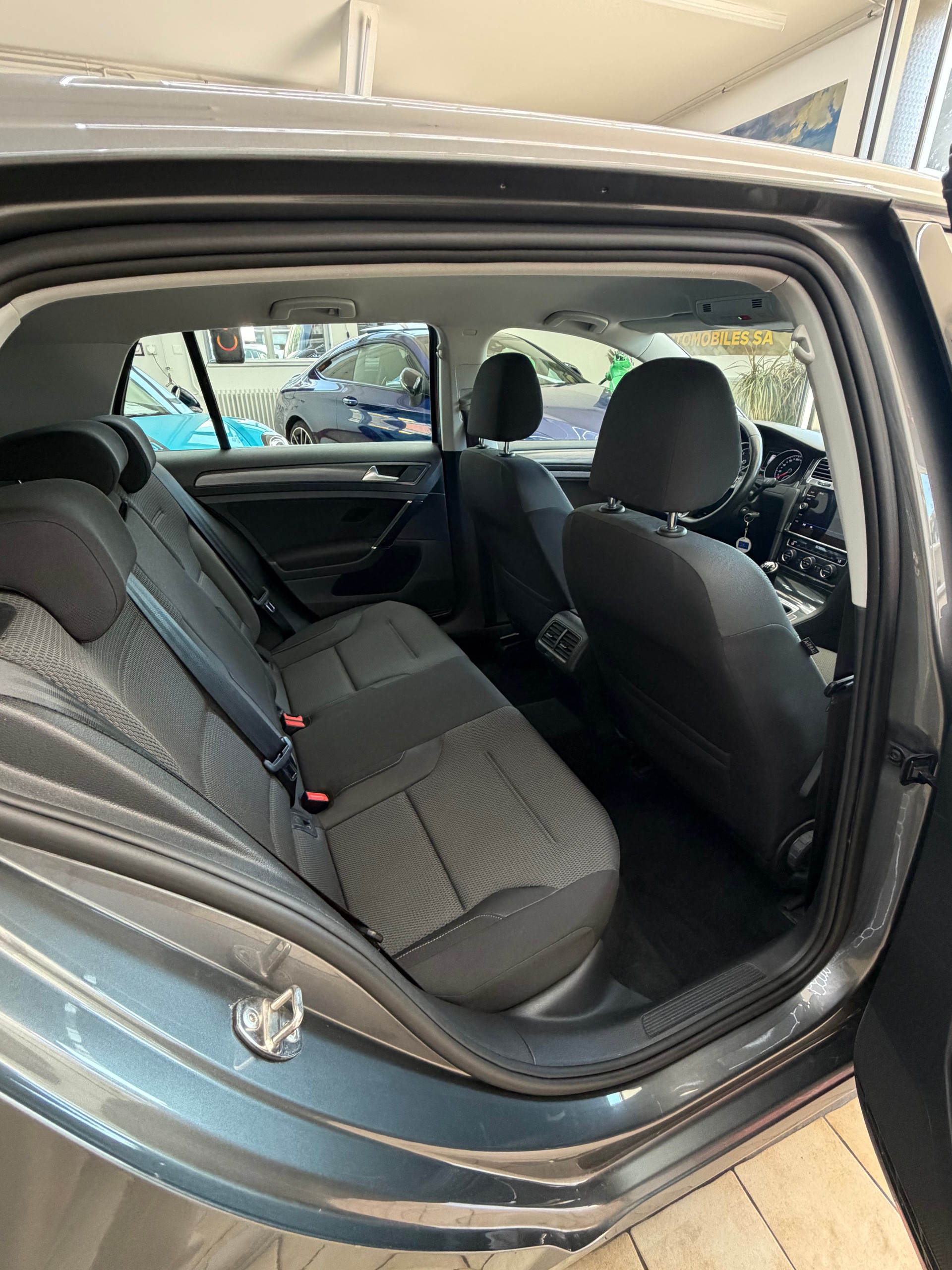 VW Golf 2.0 TDI Highline 4Motion-image-12