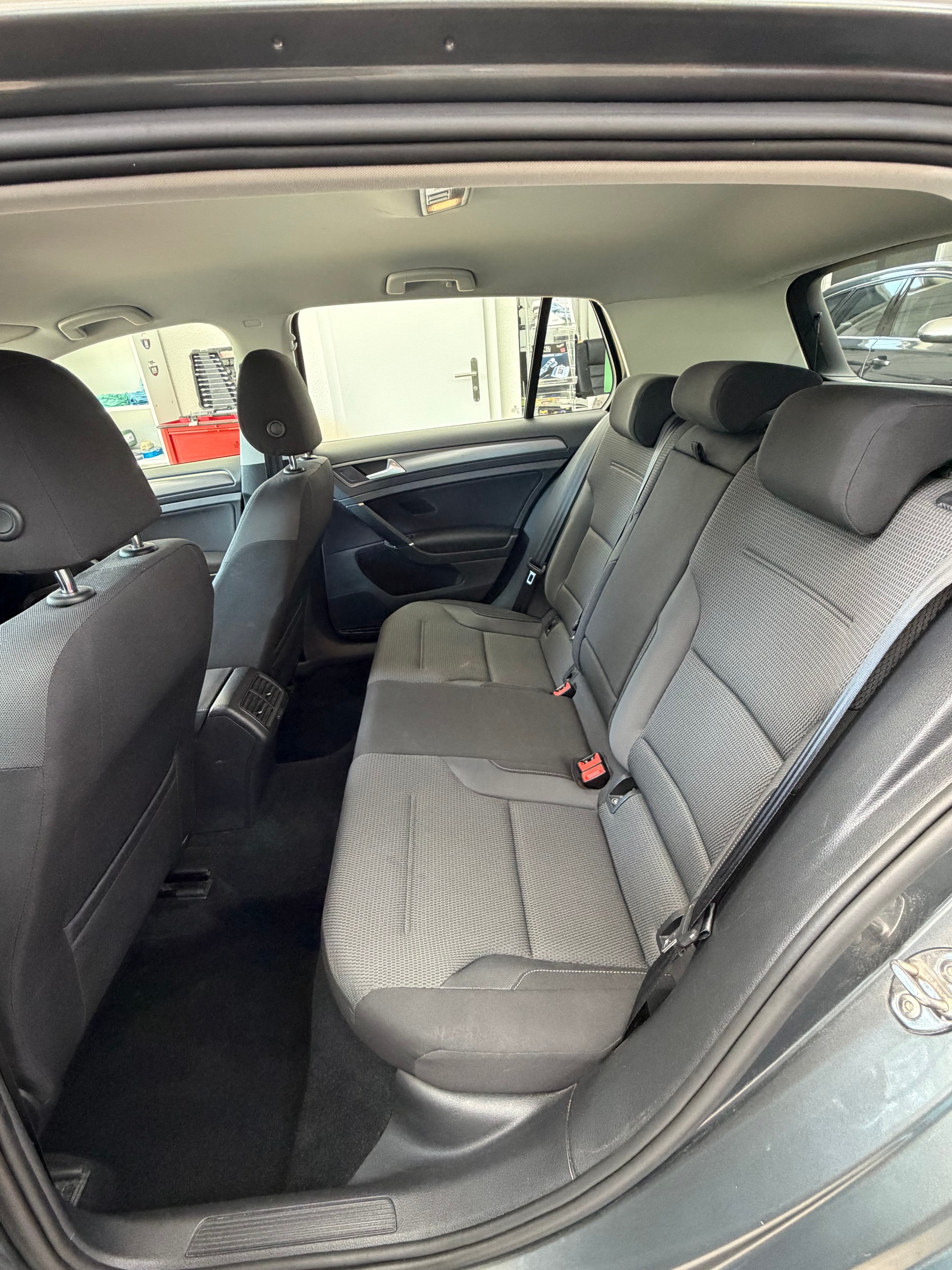 VW Golf 2.0 TDI Highline 4Motion-image-11