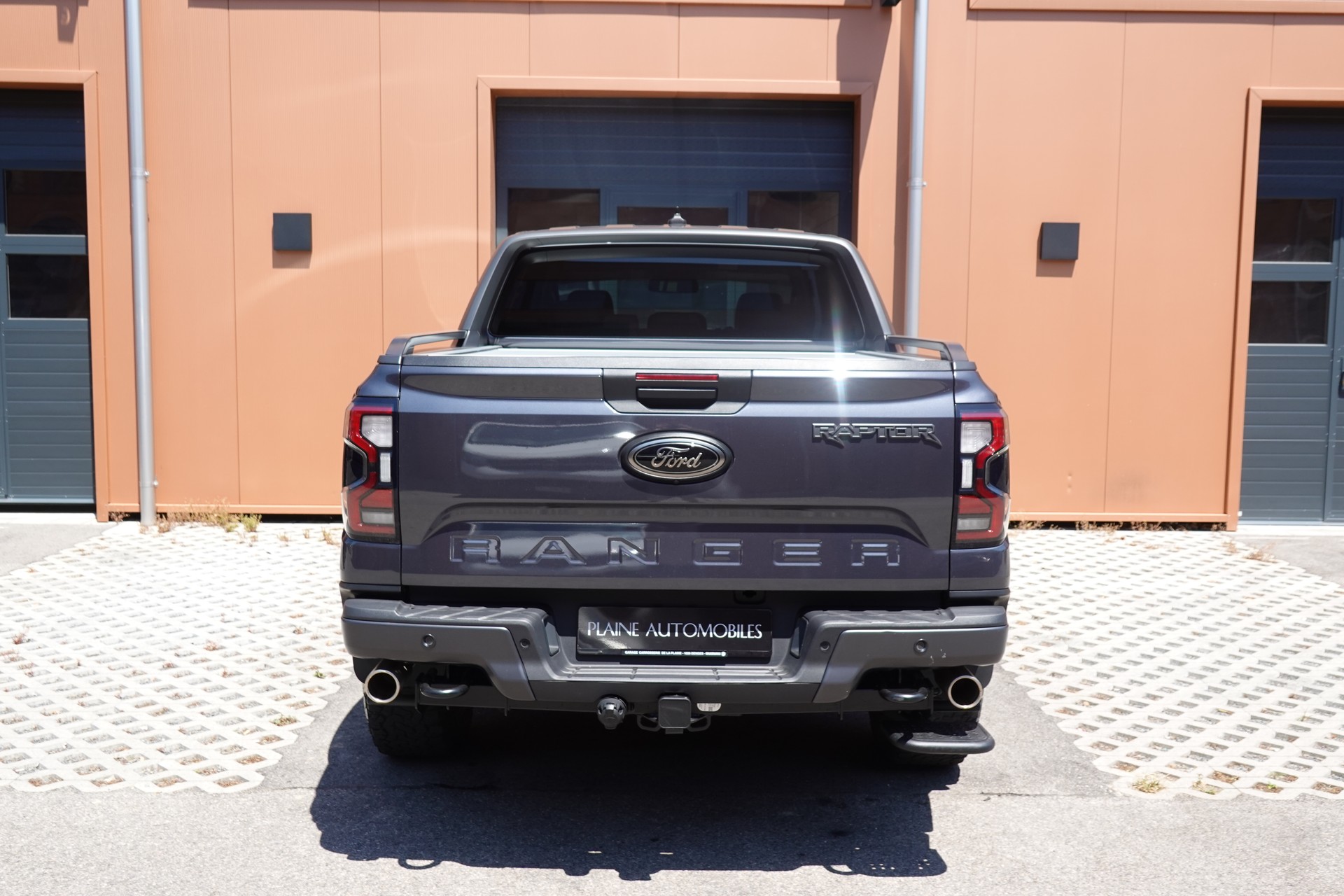 FORD Ranger Raptor 3.0 Eco Boost 4x4 A - "CH Auto + 1ère main * Attelage * Caméra 360' * Store de Coffre Elect."-image-8