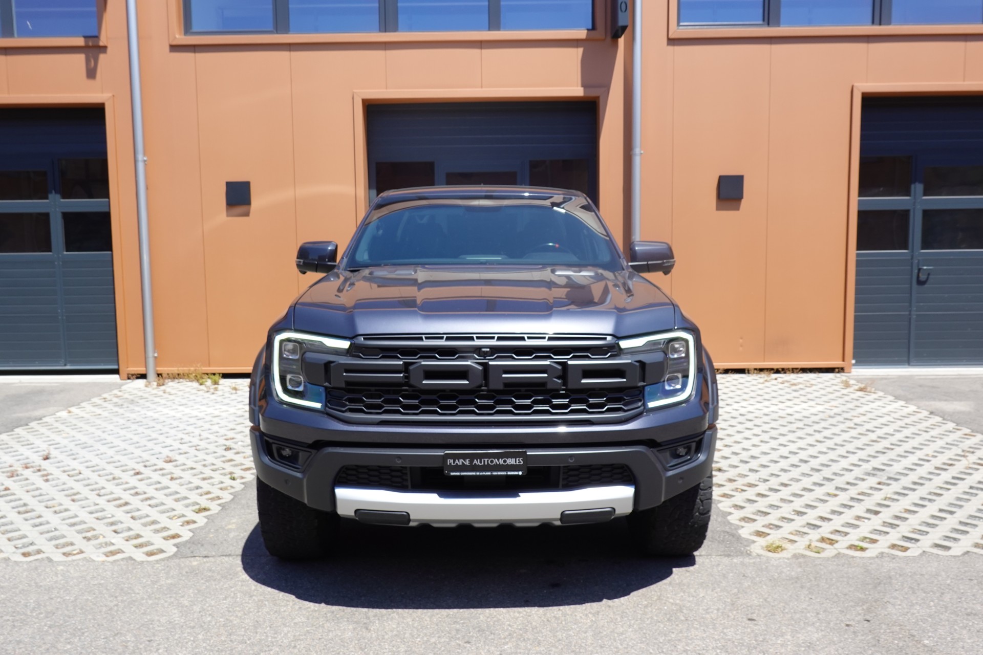 FORD Ranger Raptor 3.0 Eco Boost 4x4 A - "CH Auto + 1ère main * Attelage * Caméra 360' * Store de Coffre Elect."-image-1