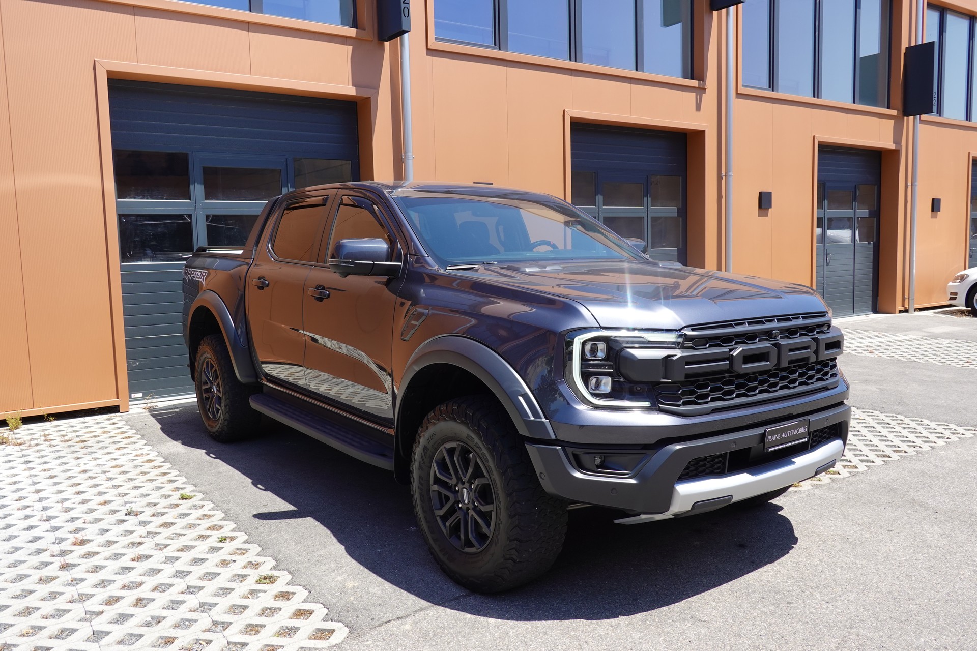 FORD Ranger Raptor 3.0 Eco Boost 4x4 A - "CH Auto + 1ère main * Attelage * Caméra 360' * Store de Coffre Elect."-image-2