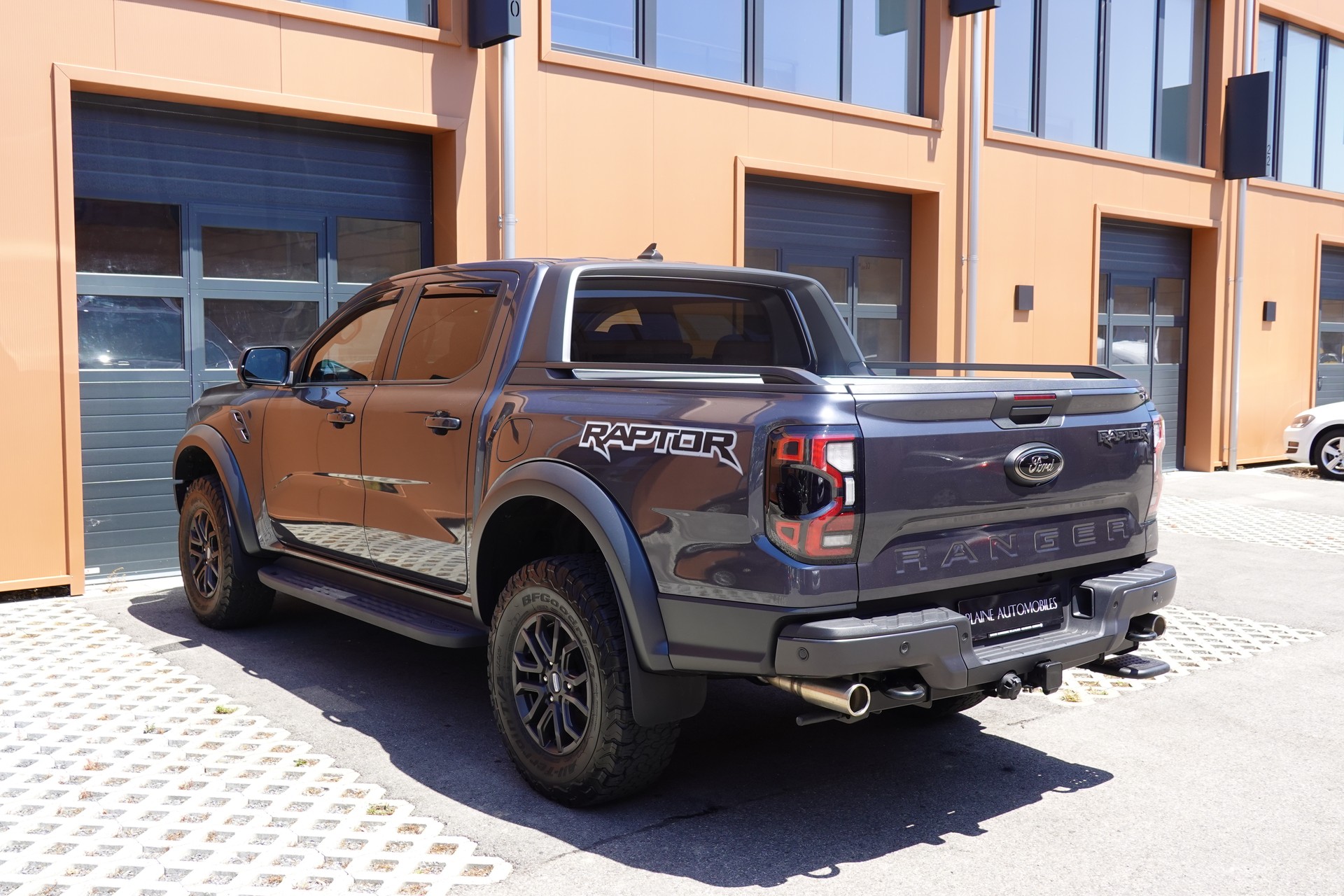 FORD Ranger Raptor 3.0 Eco Boost 4x4 A - "CH Auto + 1ère main * Attelage * Caméra 360' * Store de Coffre Elect."-image-9