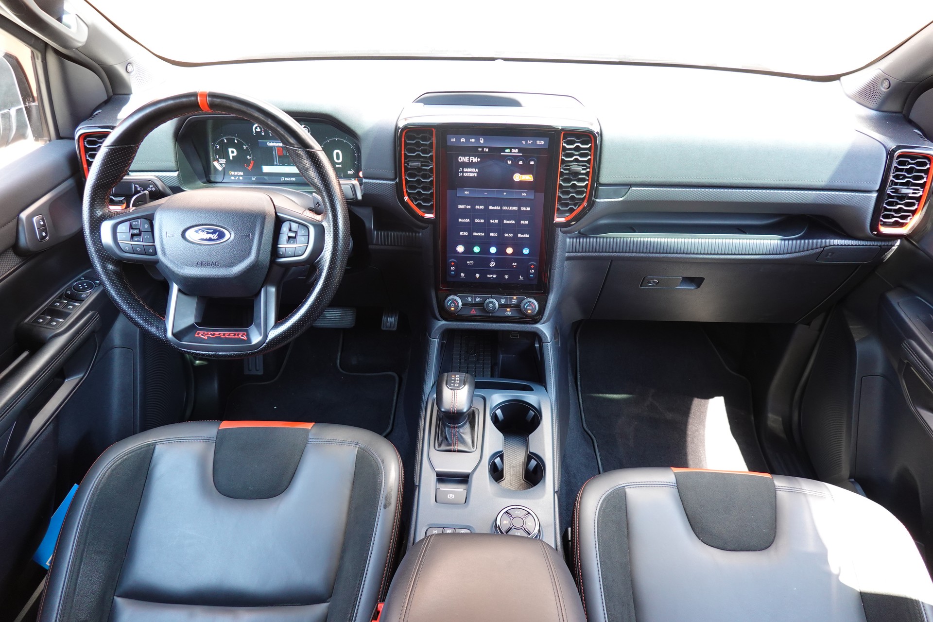 FORD Ranger Raptor 3.0 Eco Boost 4x4 A - "CH Auto + 1ère main * Attelage * Caméra 360' * Store de Coffre Elect."-image-10