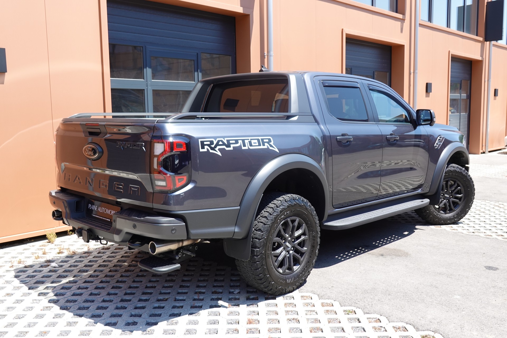 FORD Ranger Raptor 3.0 Eco Boost 4x4 A - "CH Auto + 1ère main * Attelage * Caméra 360' * Store de Coffre Elect."-image-5