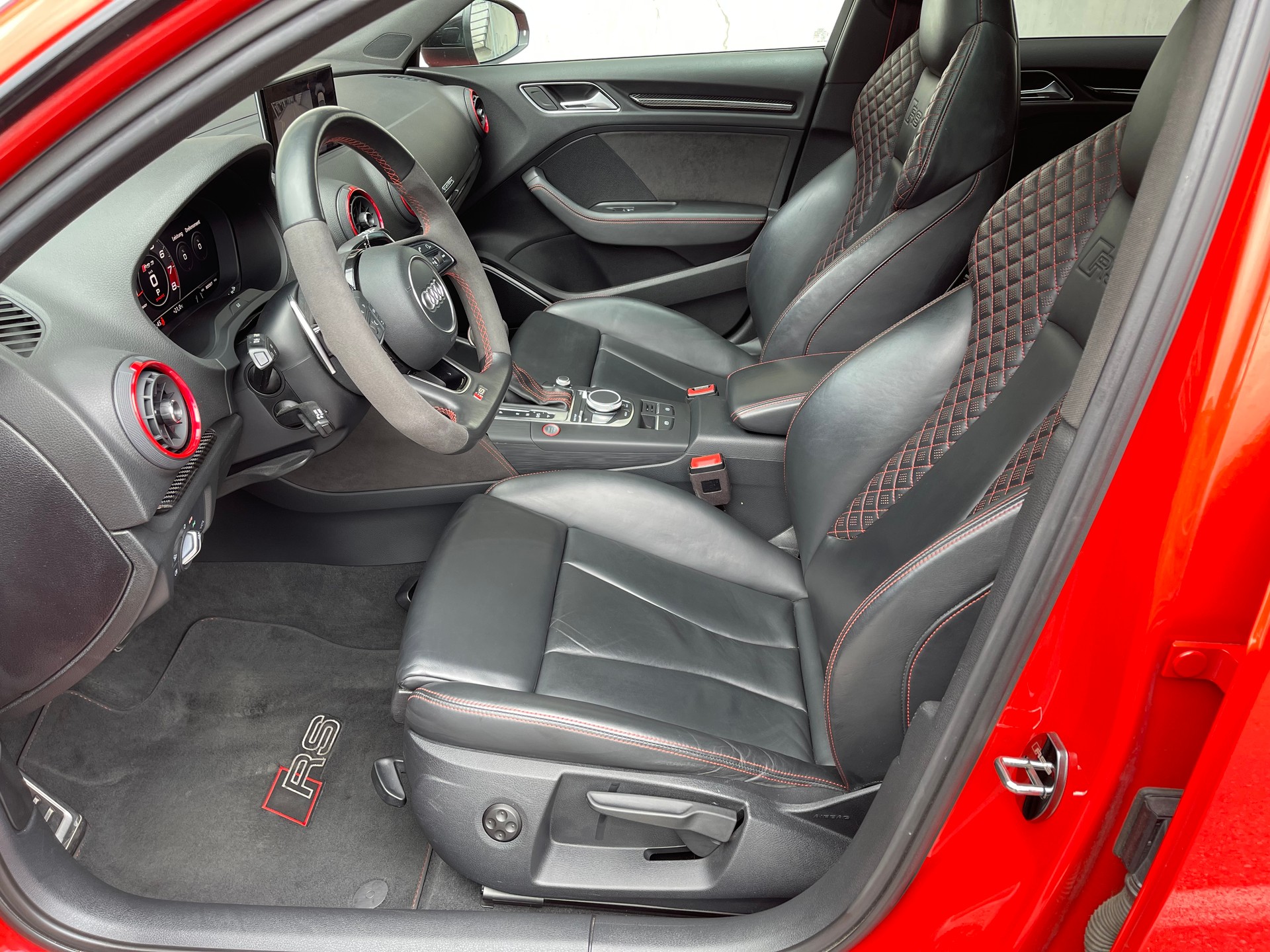 AUDI RS3 Sportback 2.5 TSI quattro S-tronic-image-8