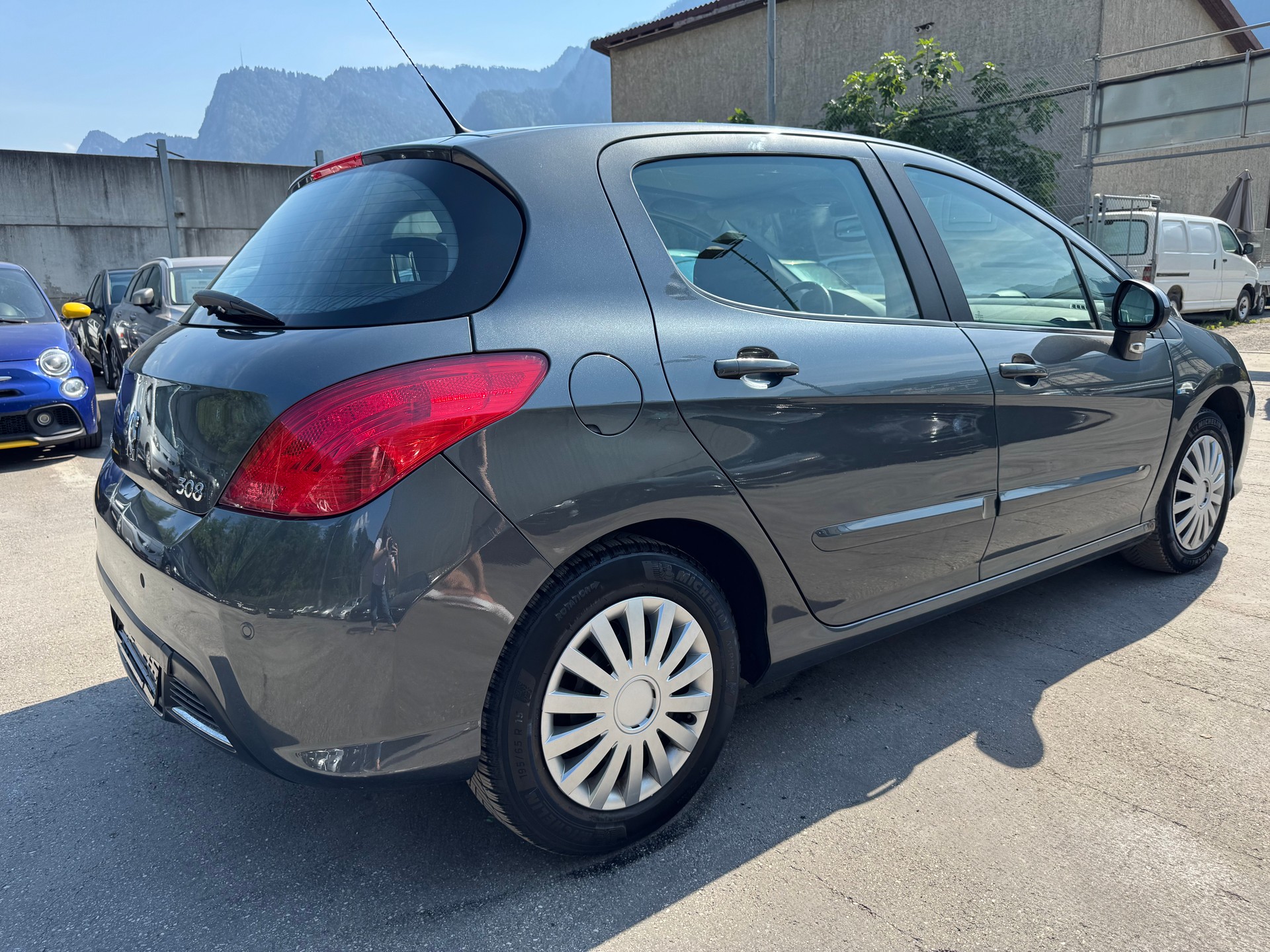 PEUGEOT 308 1.6 16V T XSI Automatic-image-3