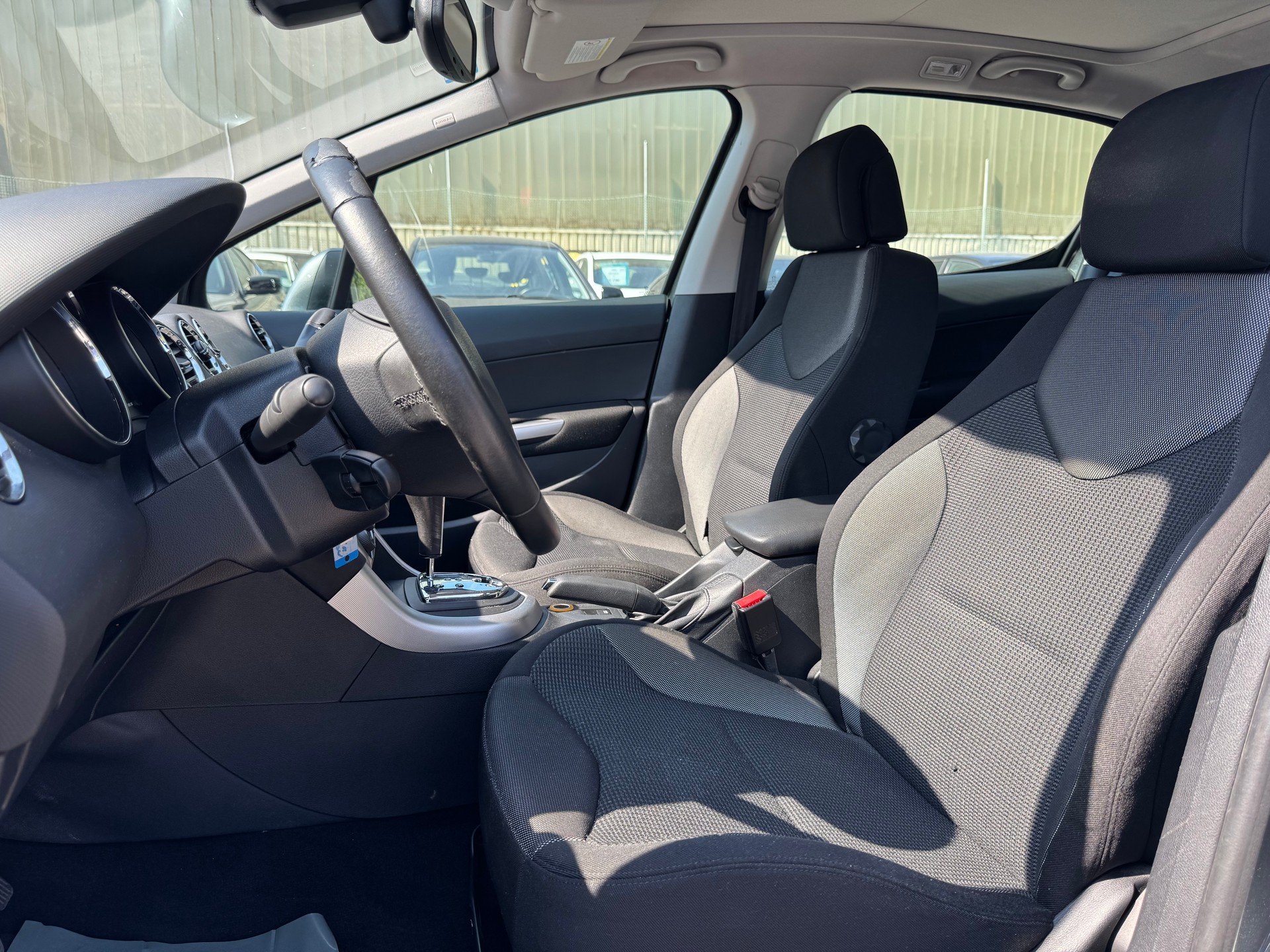 PEUGEOT 308 1.6 16V T XSI Automatic-image-8