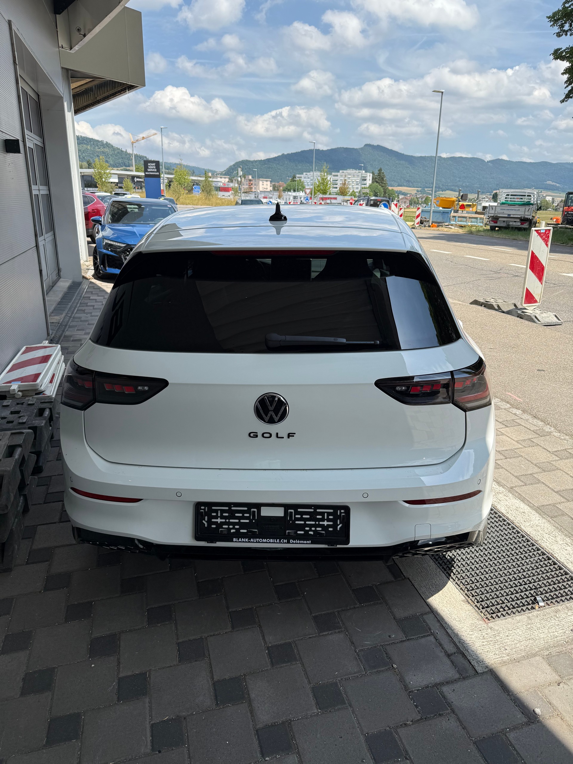 VW Golf Variant 1.5 eTSI mHEV R-Line-image-2