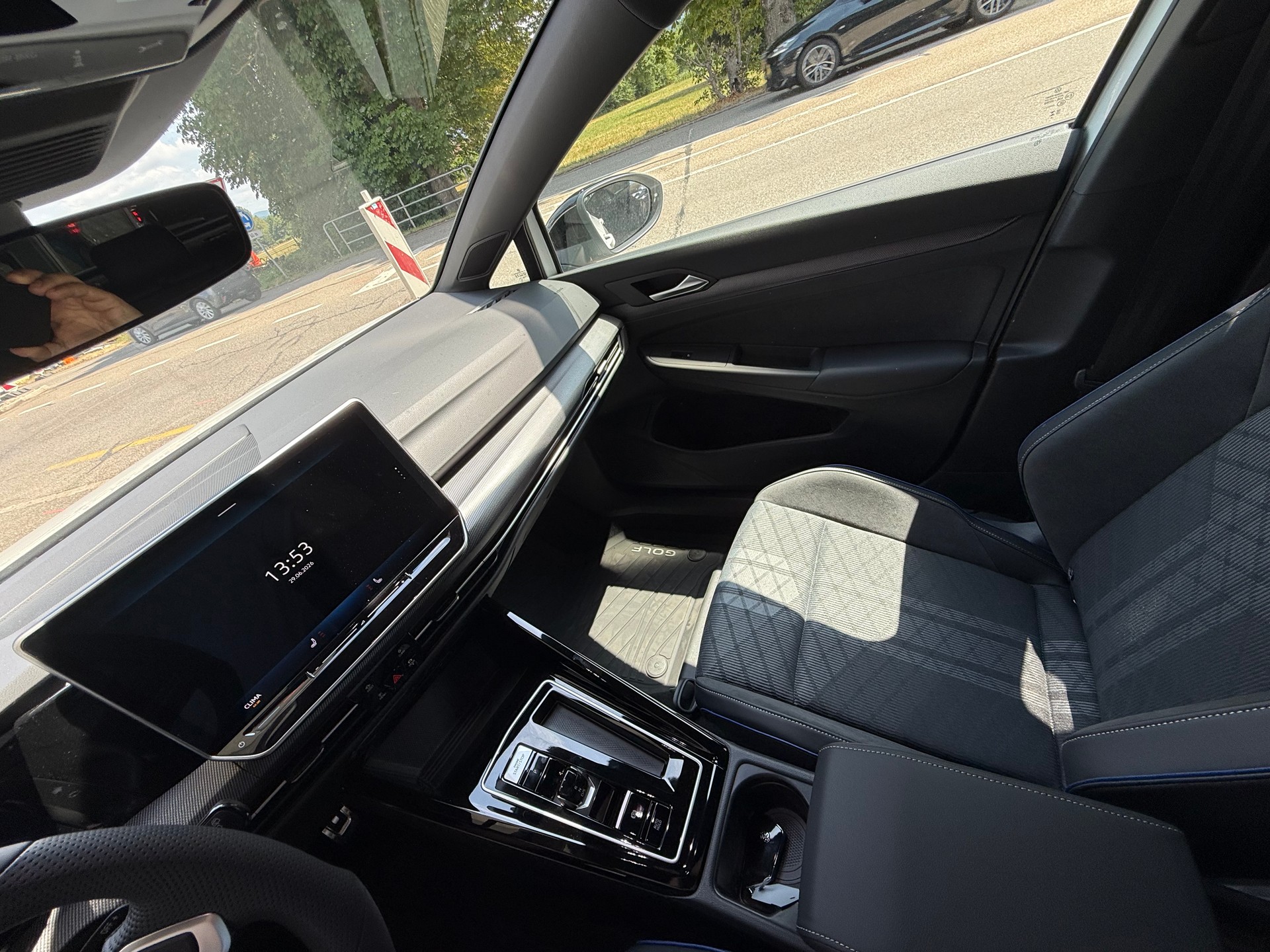 VW Golf Variant 1.5 eTSI mHEV R-Line-image-6