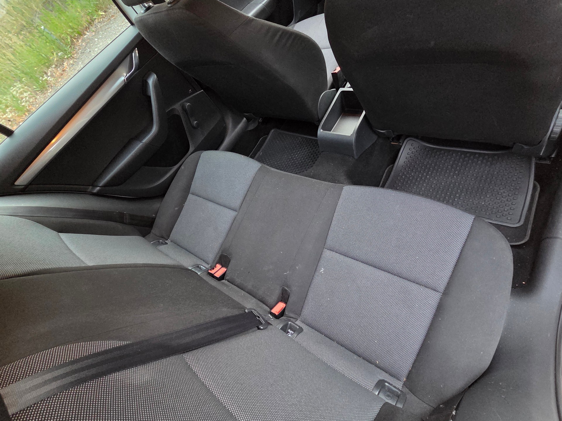 SKODA Octavia Combi 1.6 TDI Ambition-image-7