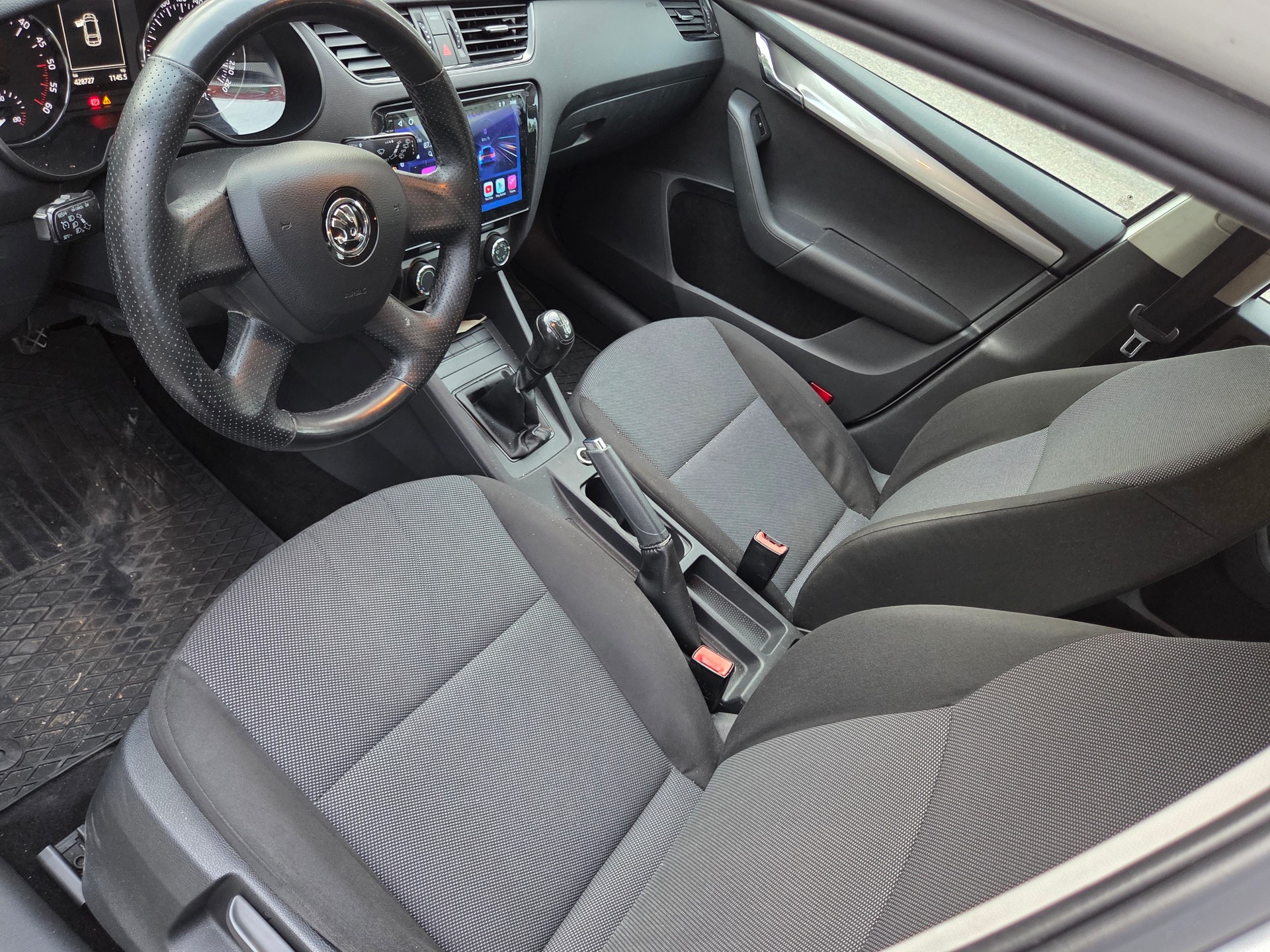 SKODA Octavia Combi 1.6 TDI Ambition-image-8