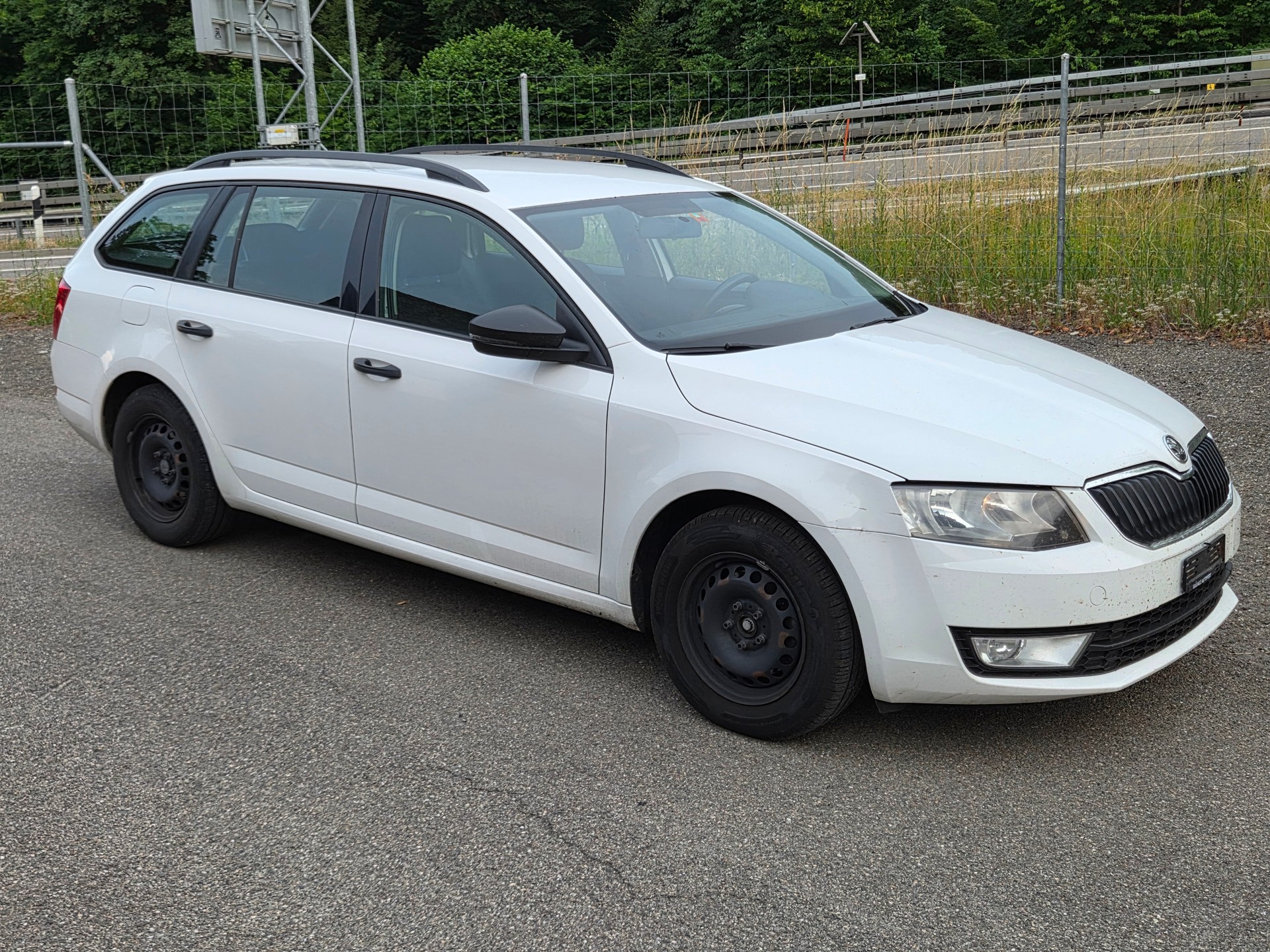 SKODA Octavia Combi 1.6 TDI Ambition-image-2