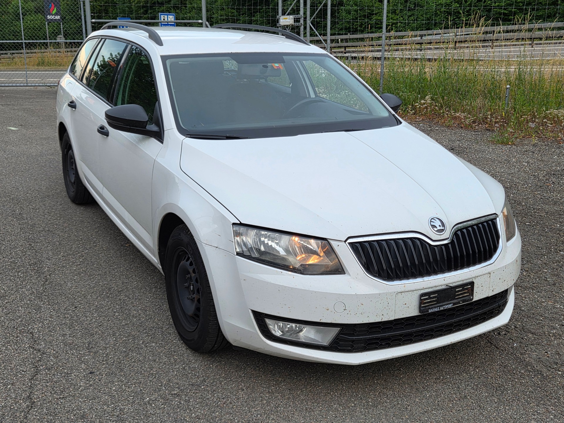 SKODA Octavia Combi 1.6 TDI Ambition-image-1