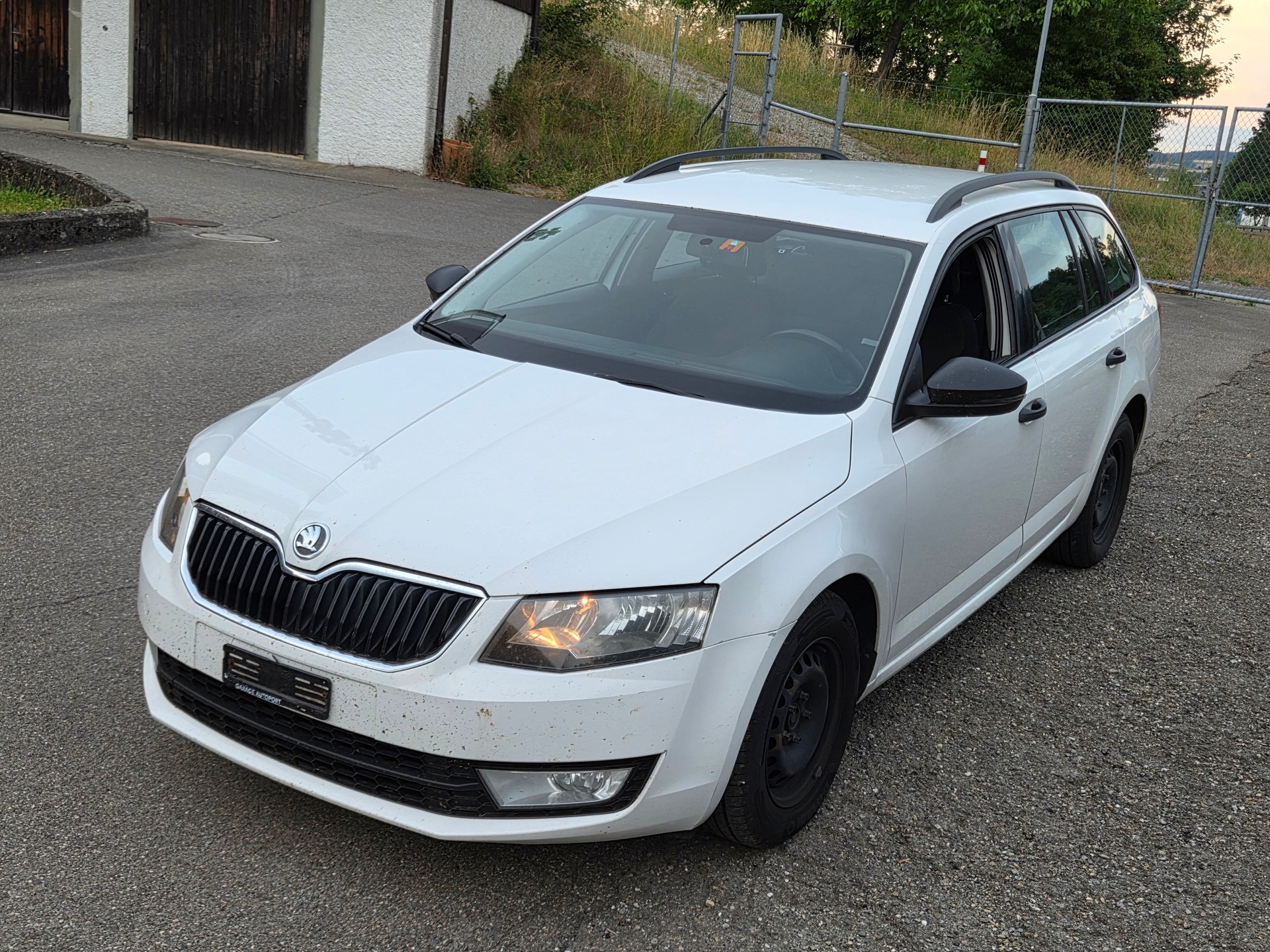 SKODA Octavia Combi 1.6 TDI Ambition-image-3