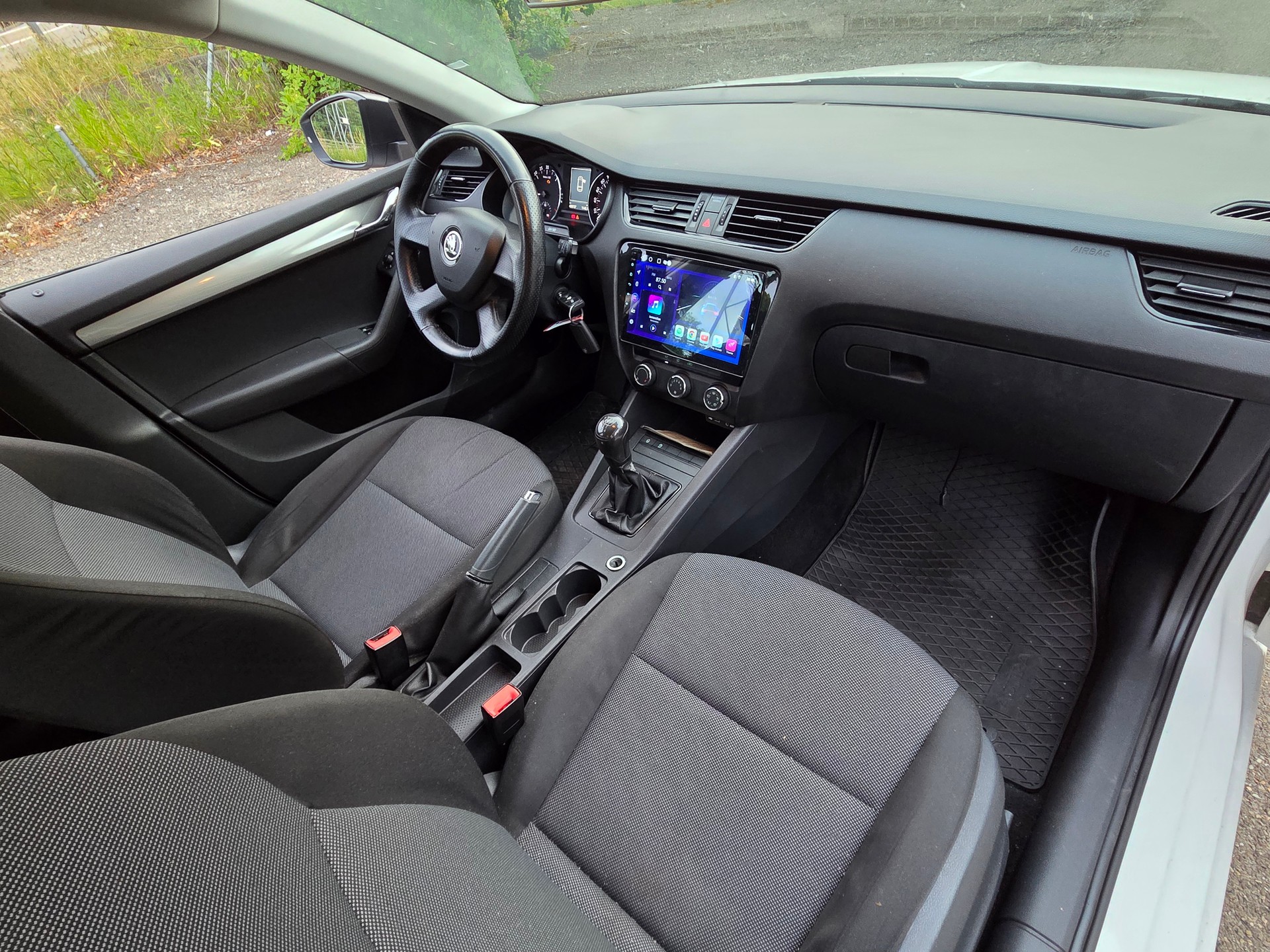 SKODA Octavia Combi 1.6 TDI Ambition-image-6